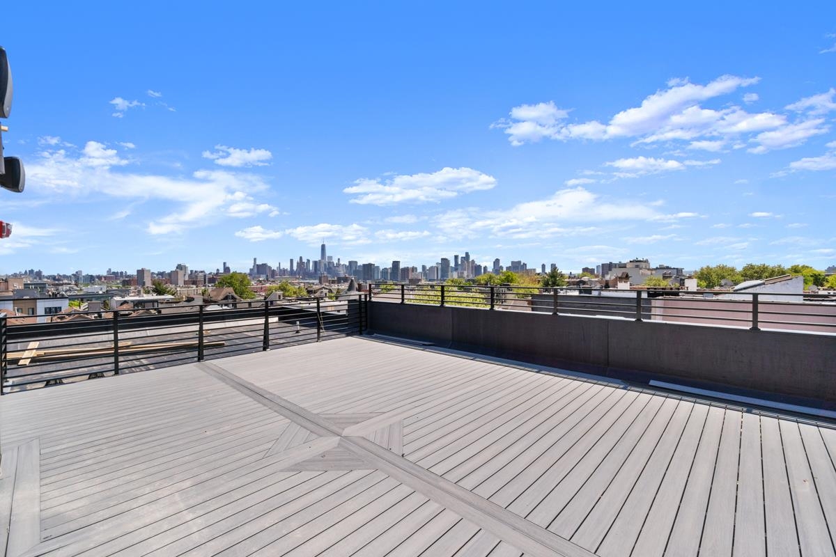 573 PALISADE AVE Unit: 2A