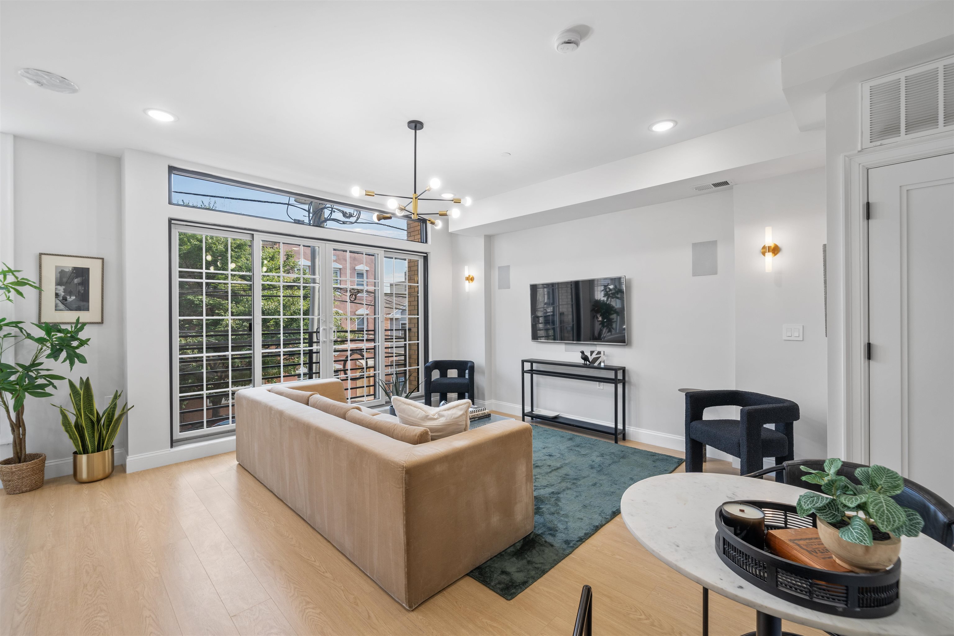 573 PALISADE AVE Unit: 2A