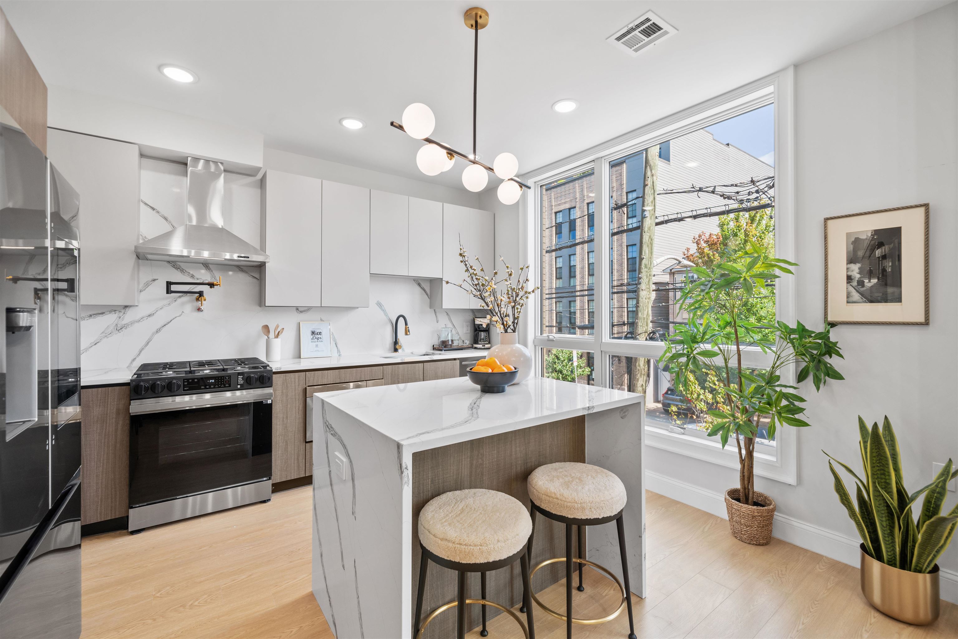 573 PALISADE AVE Unit: 2A