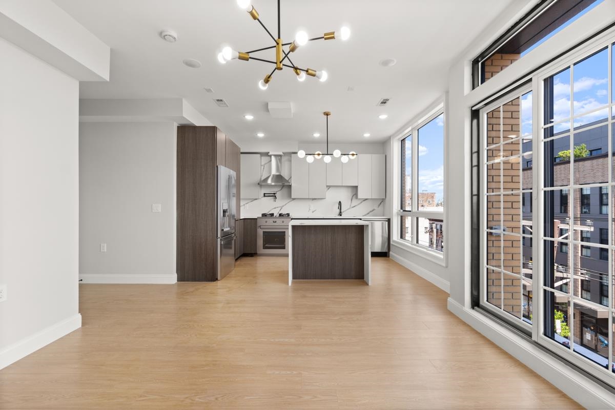 573 PALISADE AVE Unit: 4A