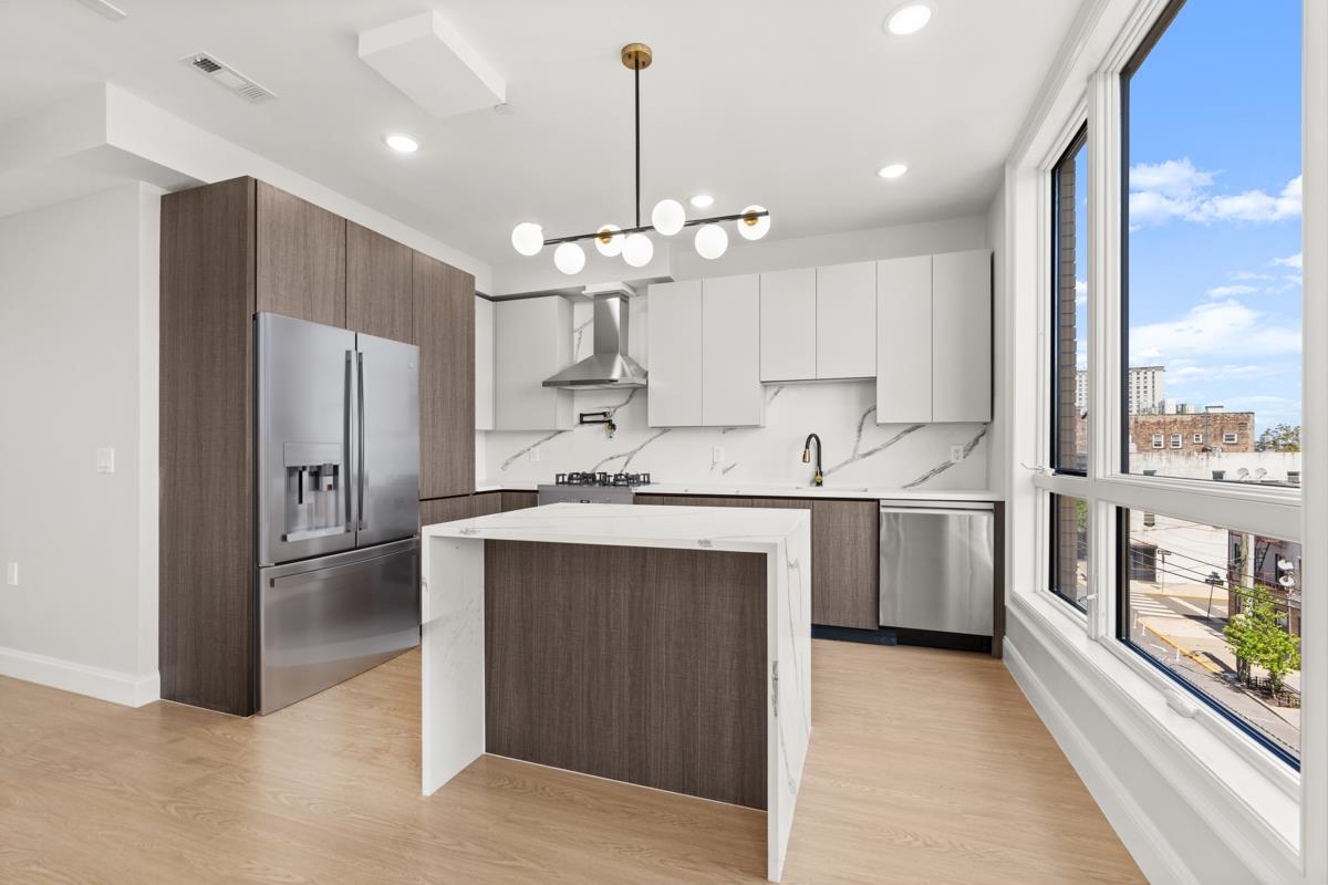 573 PALISADE AVE Unit: 4A