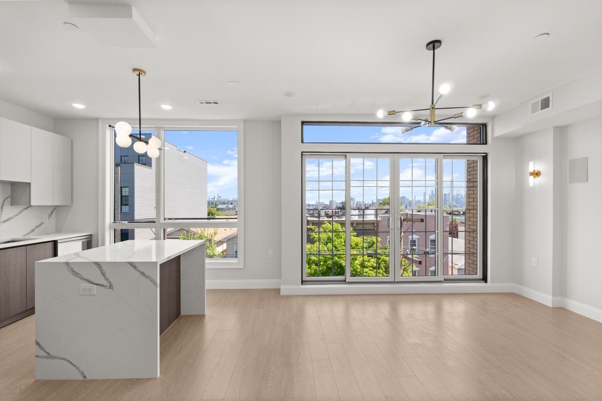 573 PALISADE AVE Unit: 4A