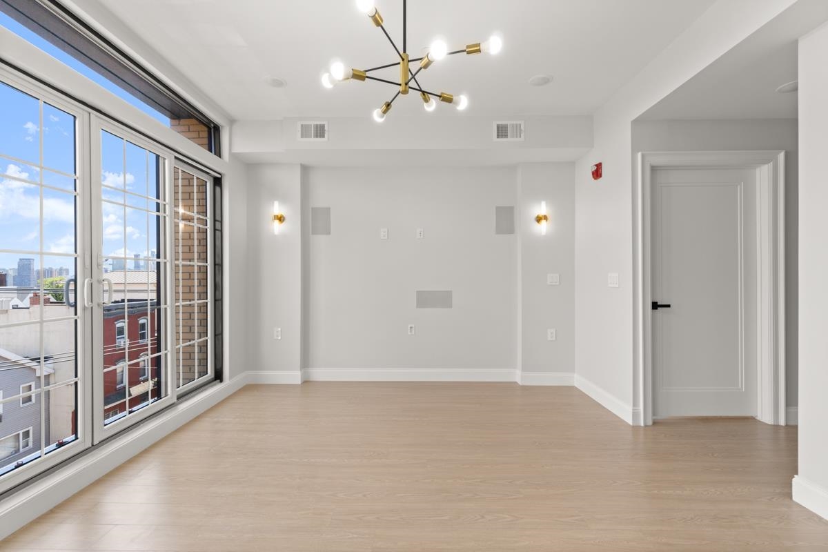 573 PALISADE AVE Unit: 4A