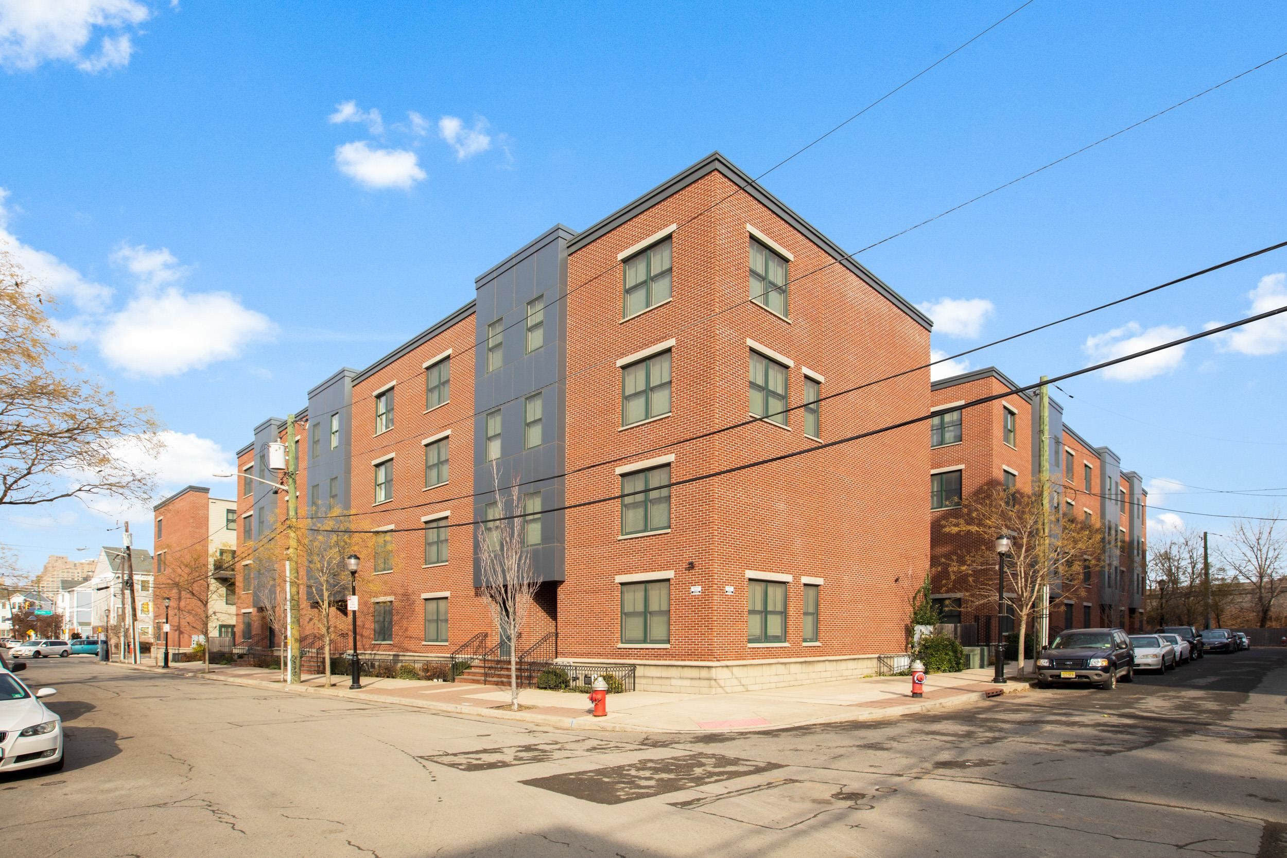 24-2 ASH ST Unit: 2