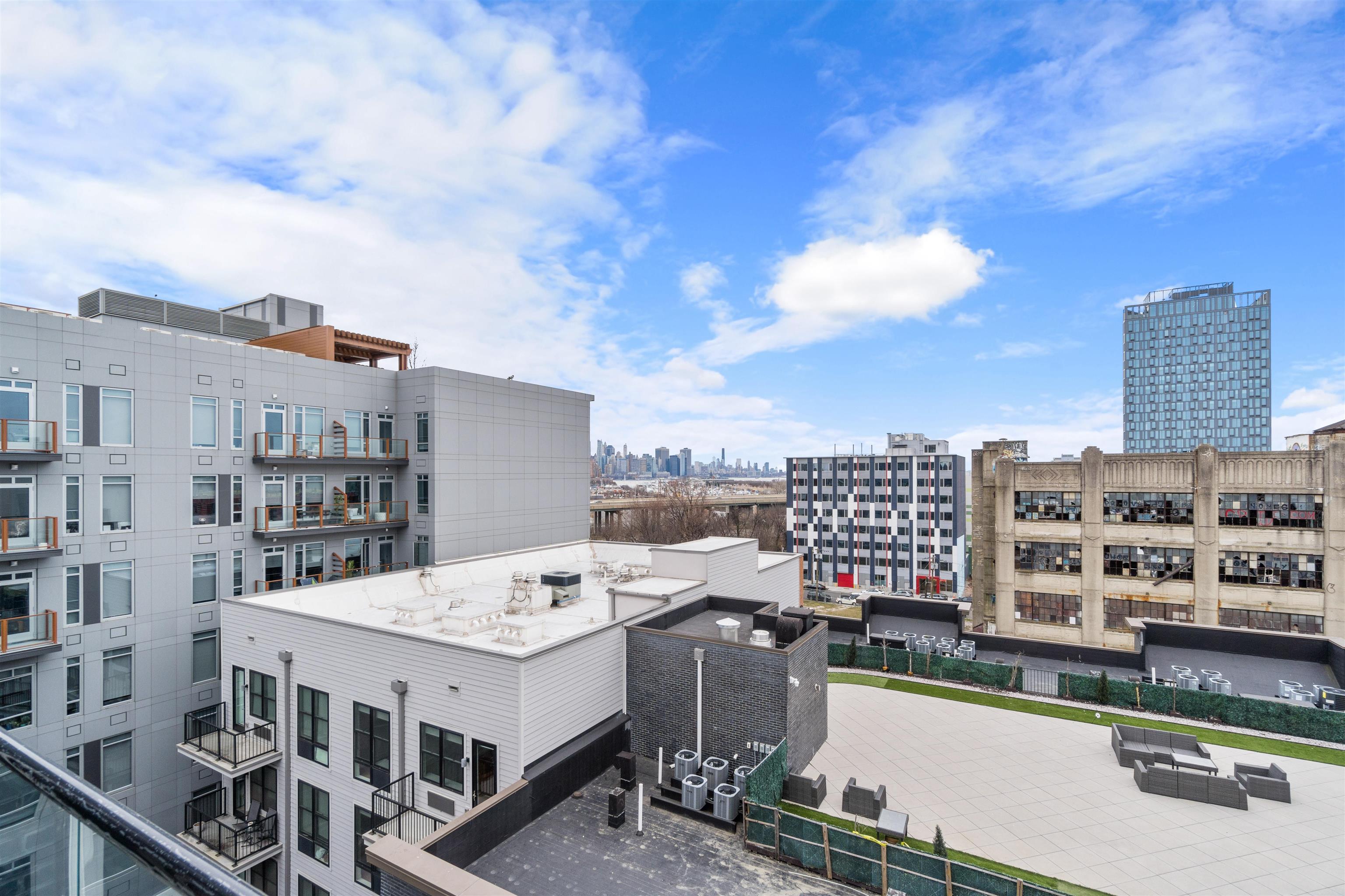 412 WHITON ST Unit: 405