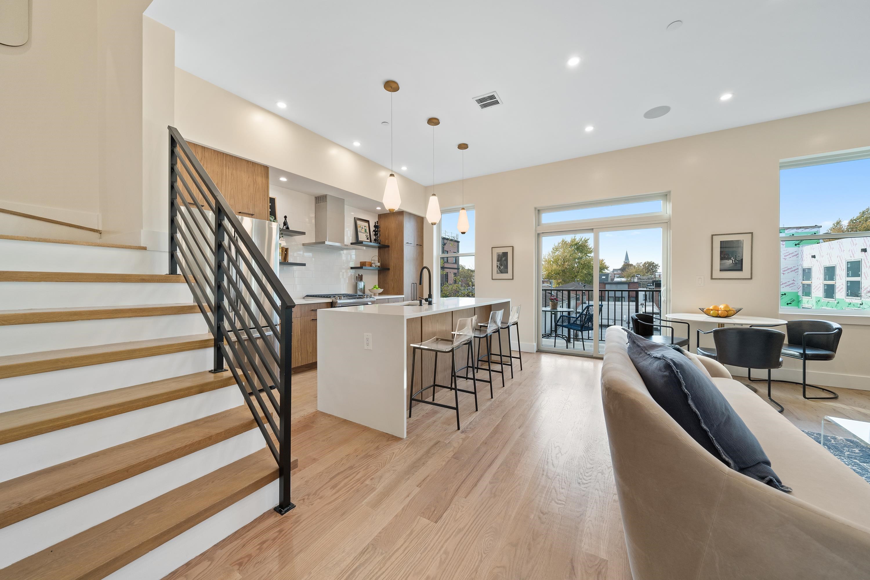 337 PALISADE AVE Unit: 4
