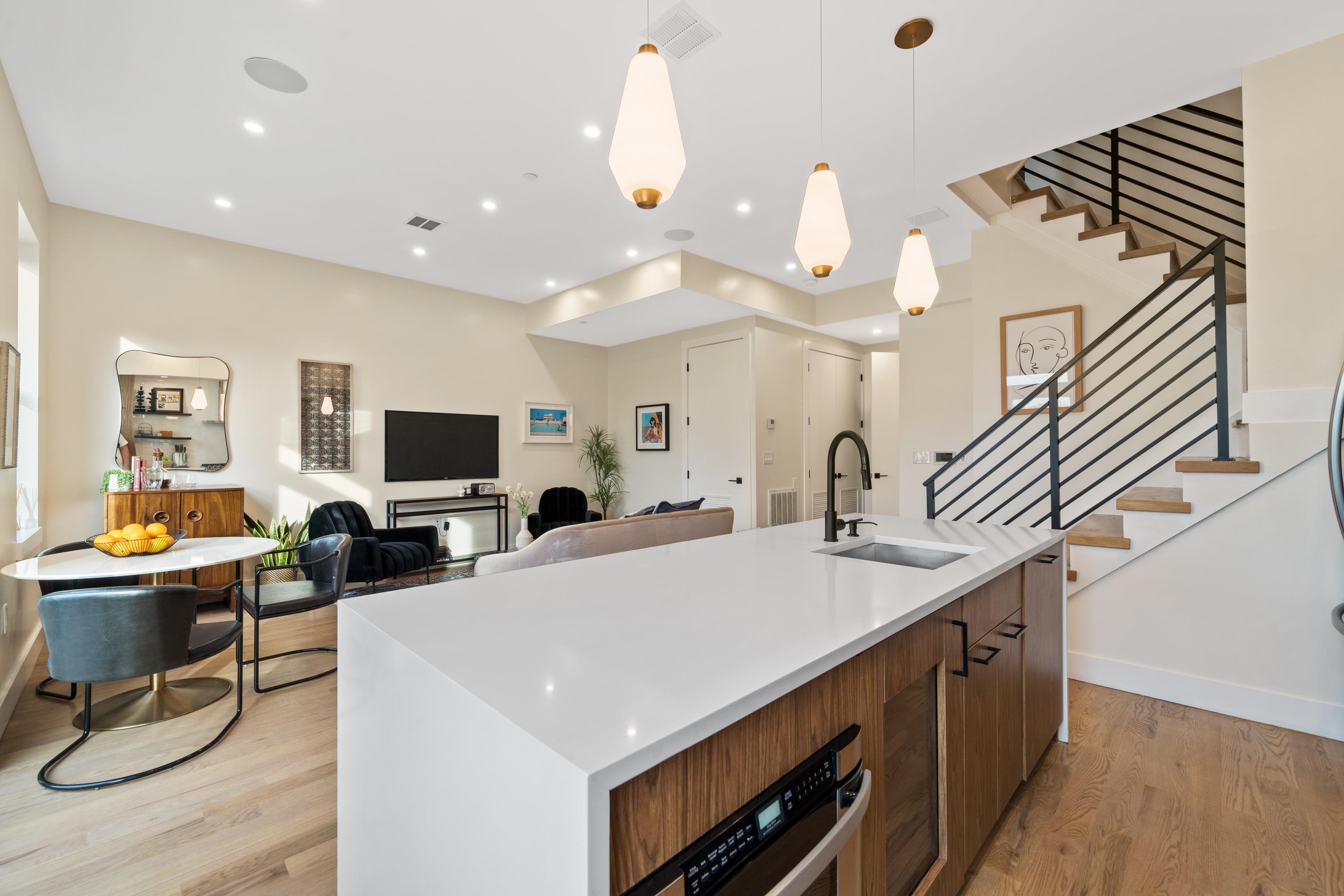 337 PALISADE AVE Unit: 4