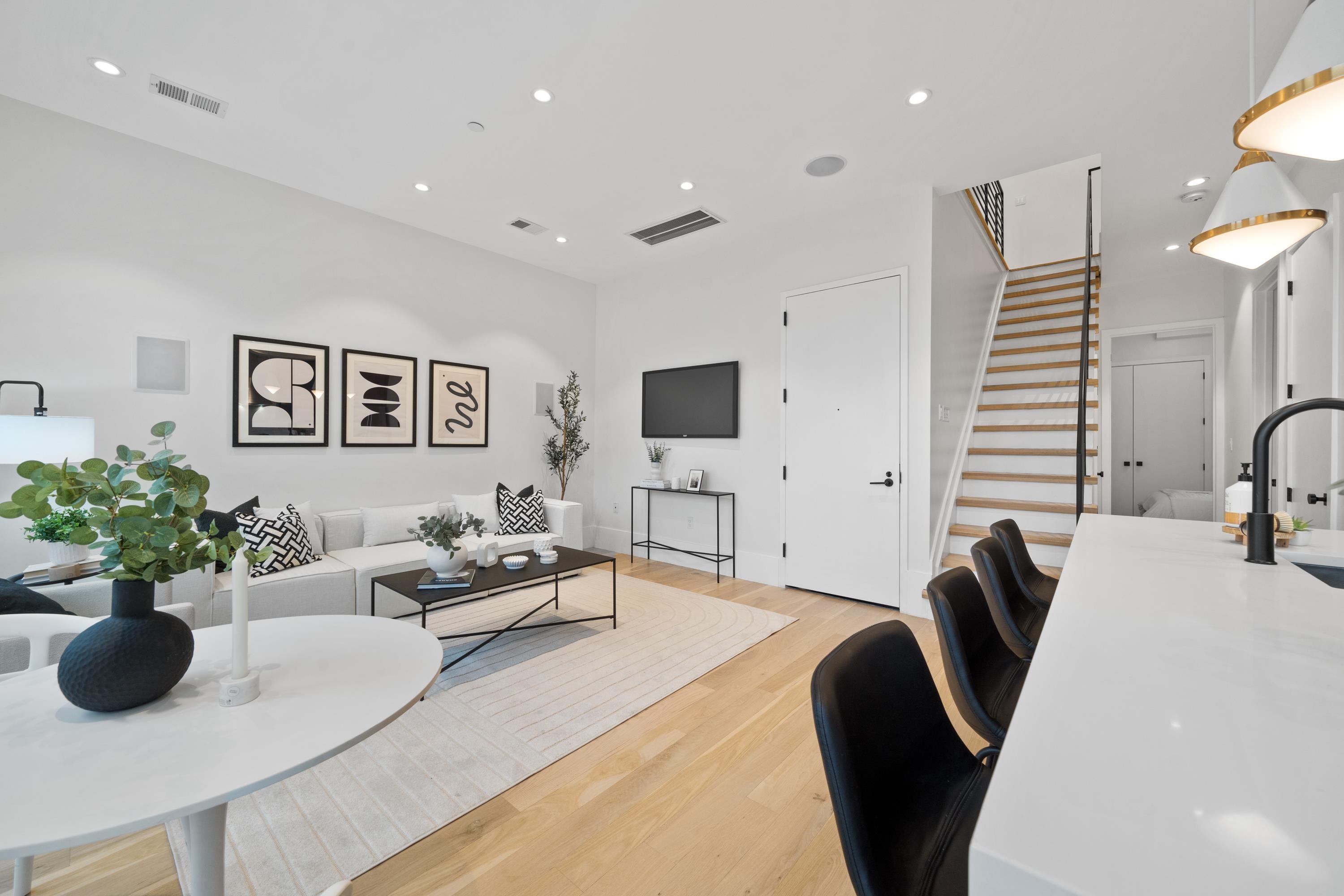 339 PALISADE AVE Unit: 3