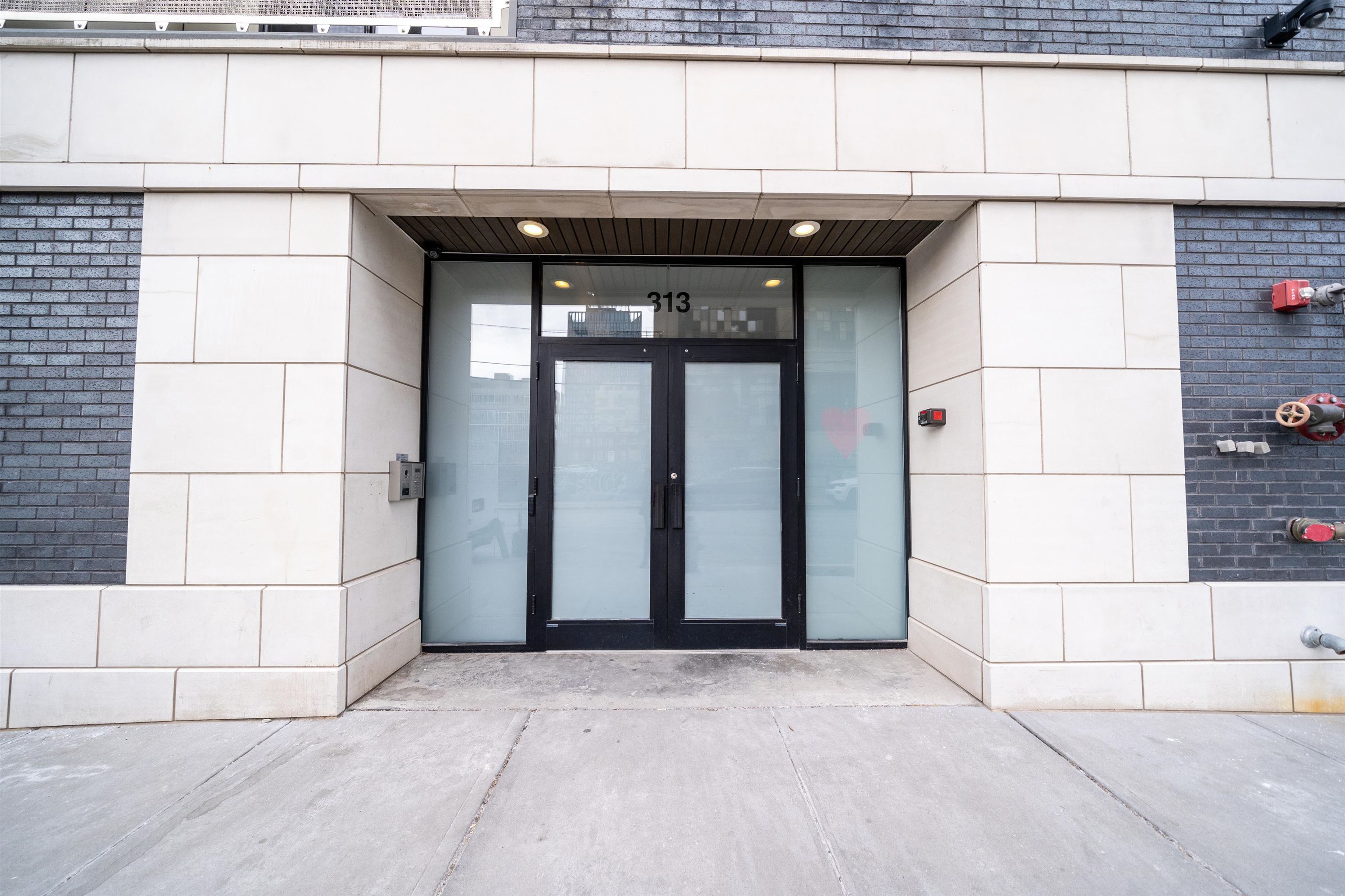 313 PINE ST Unit: 206