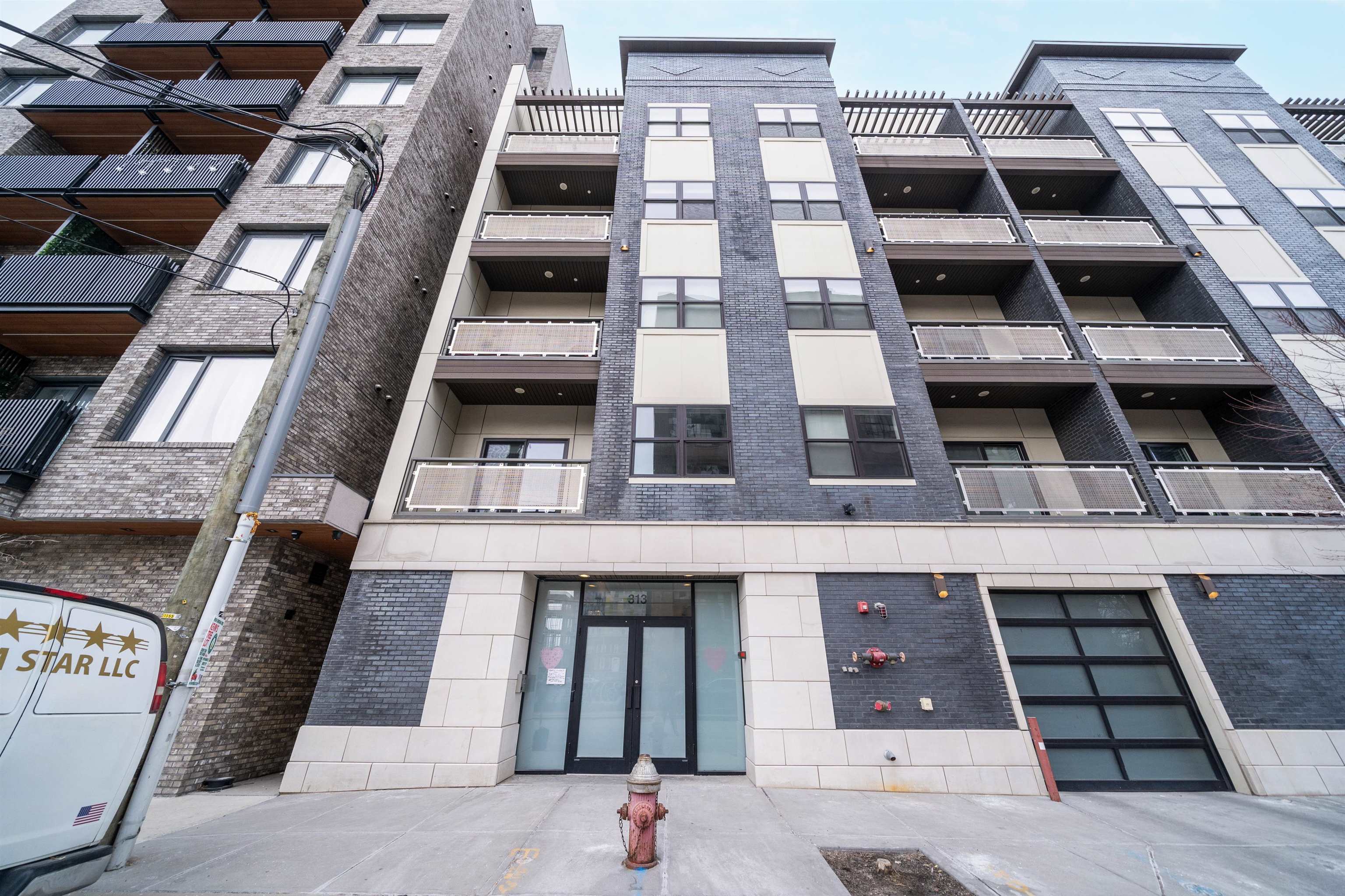 313 PINE ST Unit: 206