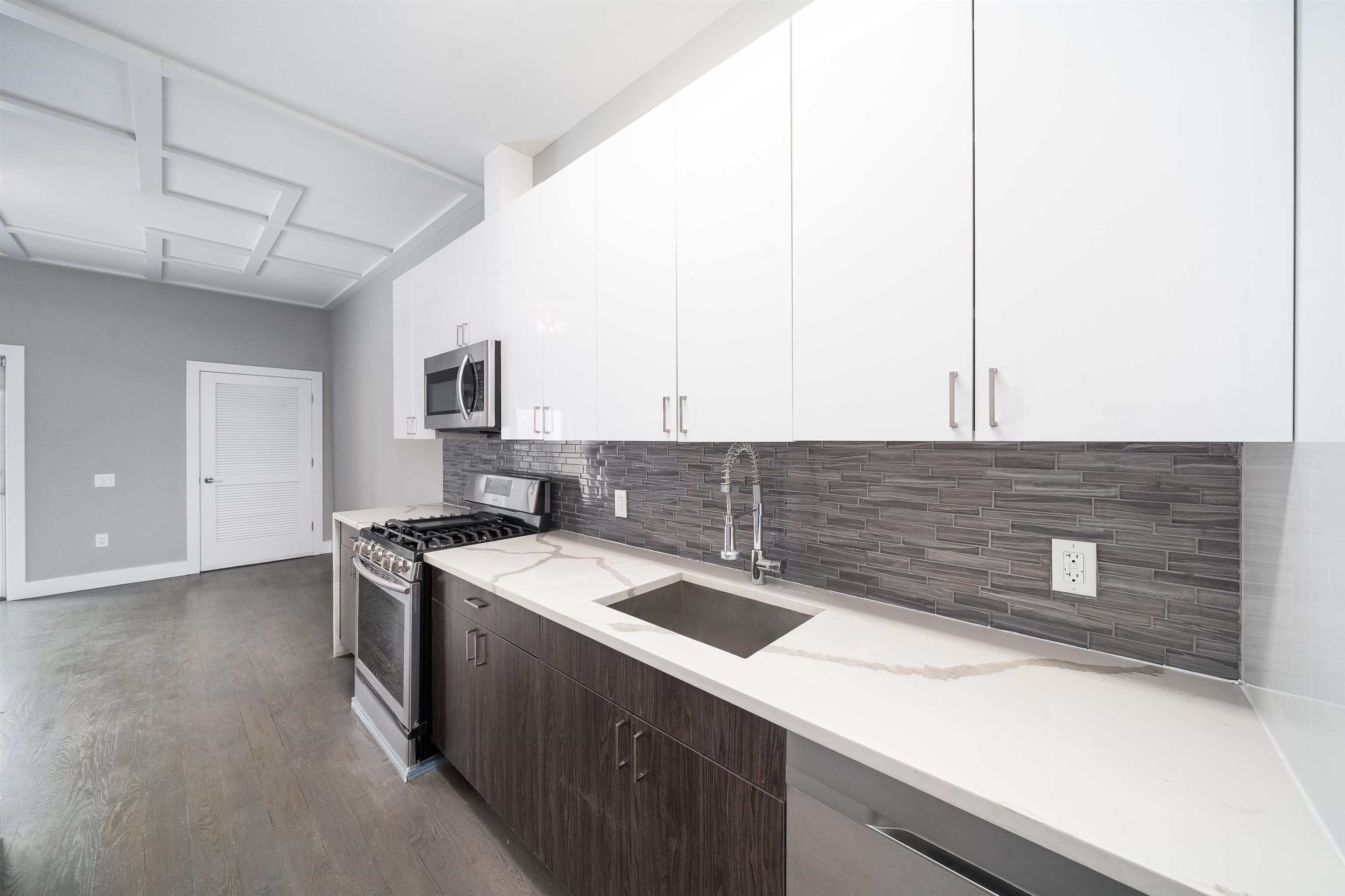 313 PINE ST Unit: 206