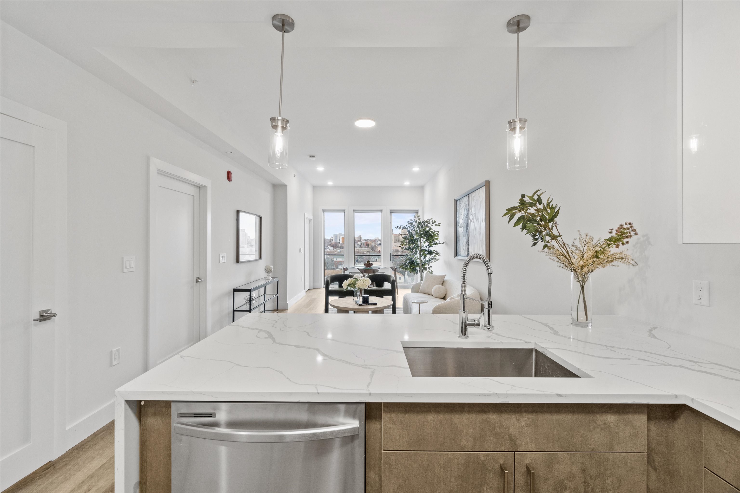 412 WHITON ST Unit: 203