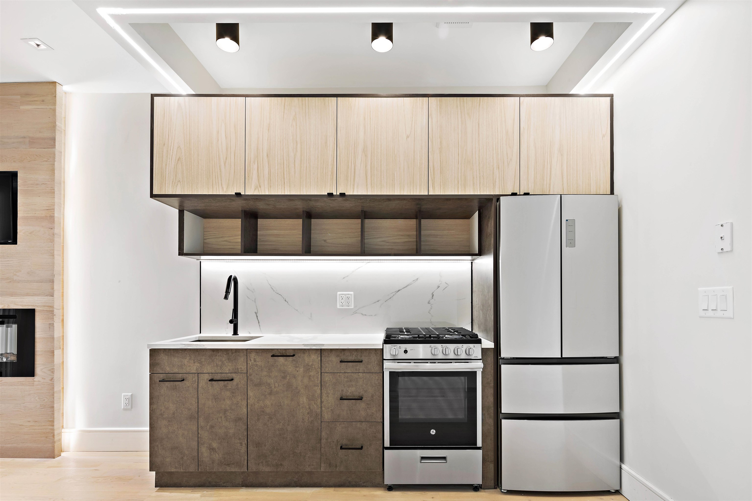 542 NEWARK AVE Unit: 2R