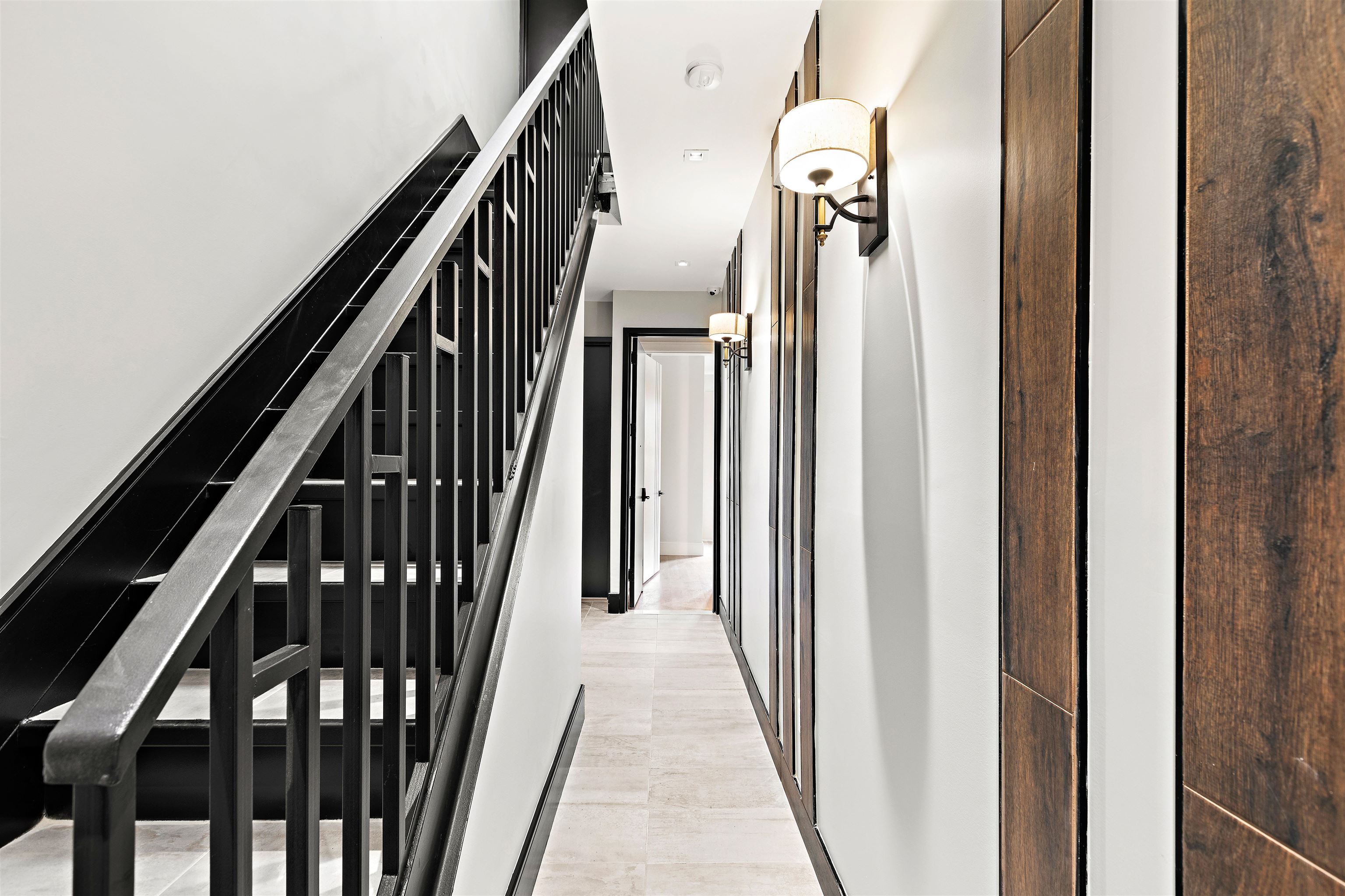 542 NEWARK AVE Unit: 2R