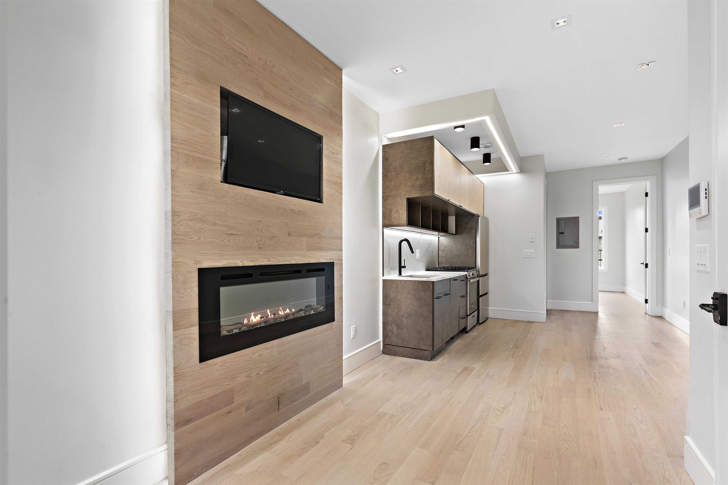542 NEWARK AVE Unit: 2R