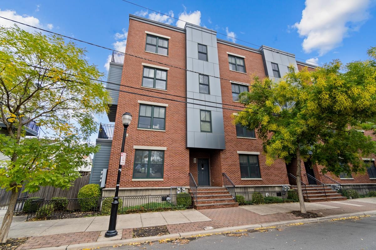 26-2 ASH ST Unit: 2