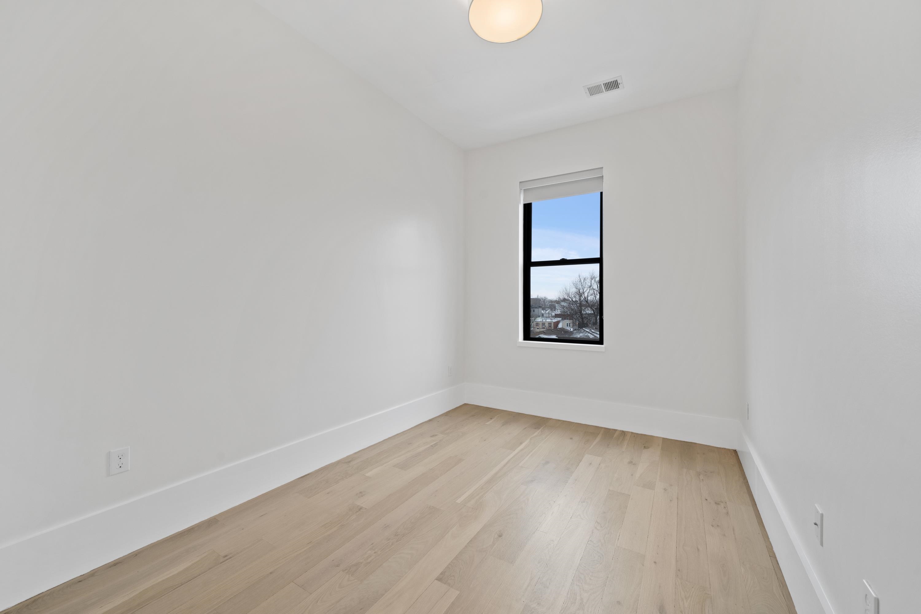 339 PALISADE AVE Unit: 4
