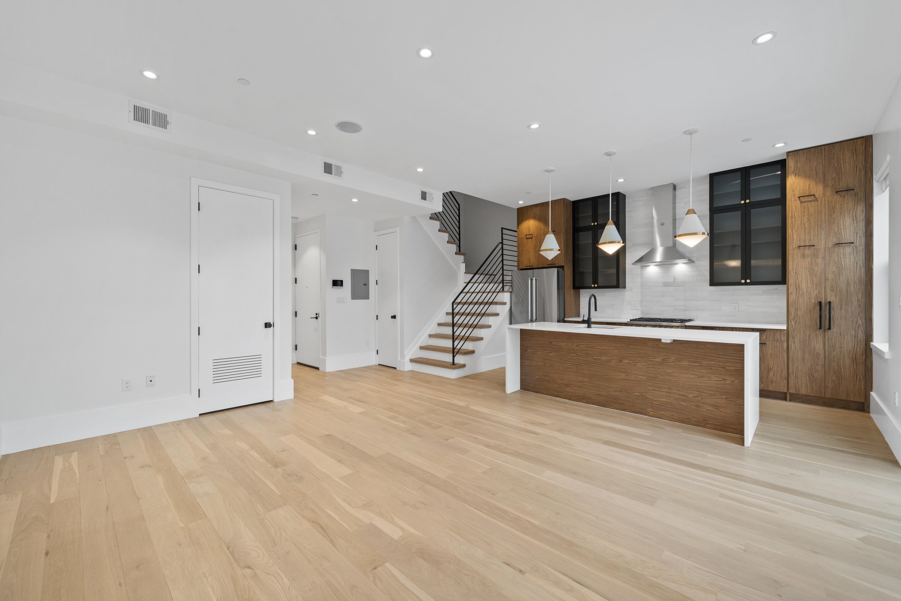 339 PALISADE AVE Unit: 4