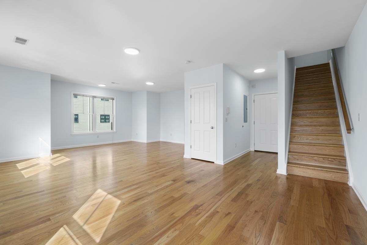 458-2 PACIFIC AVE Unit: 2