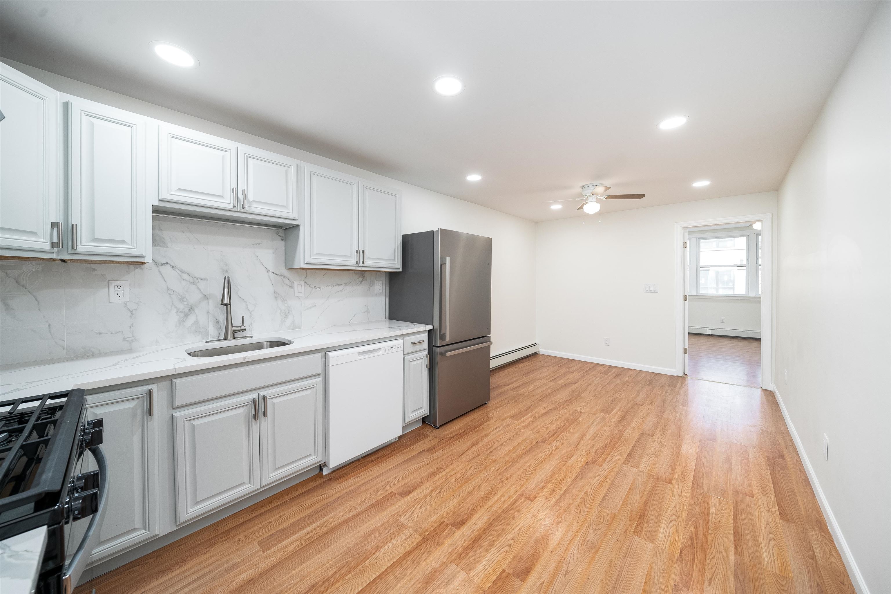 59 HUTTON ST Unit: 3