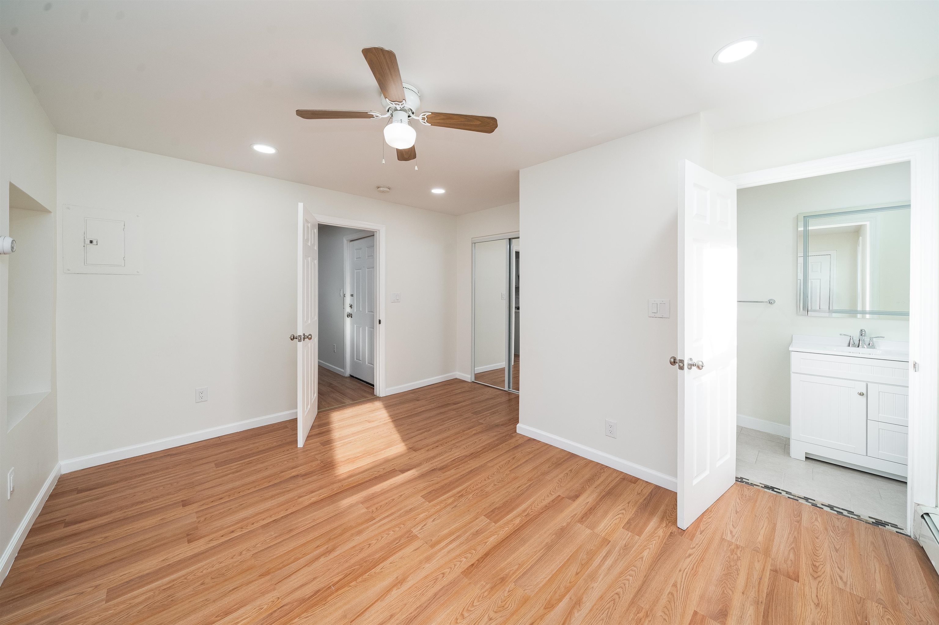 59 HUTTON ST Unit: 3