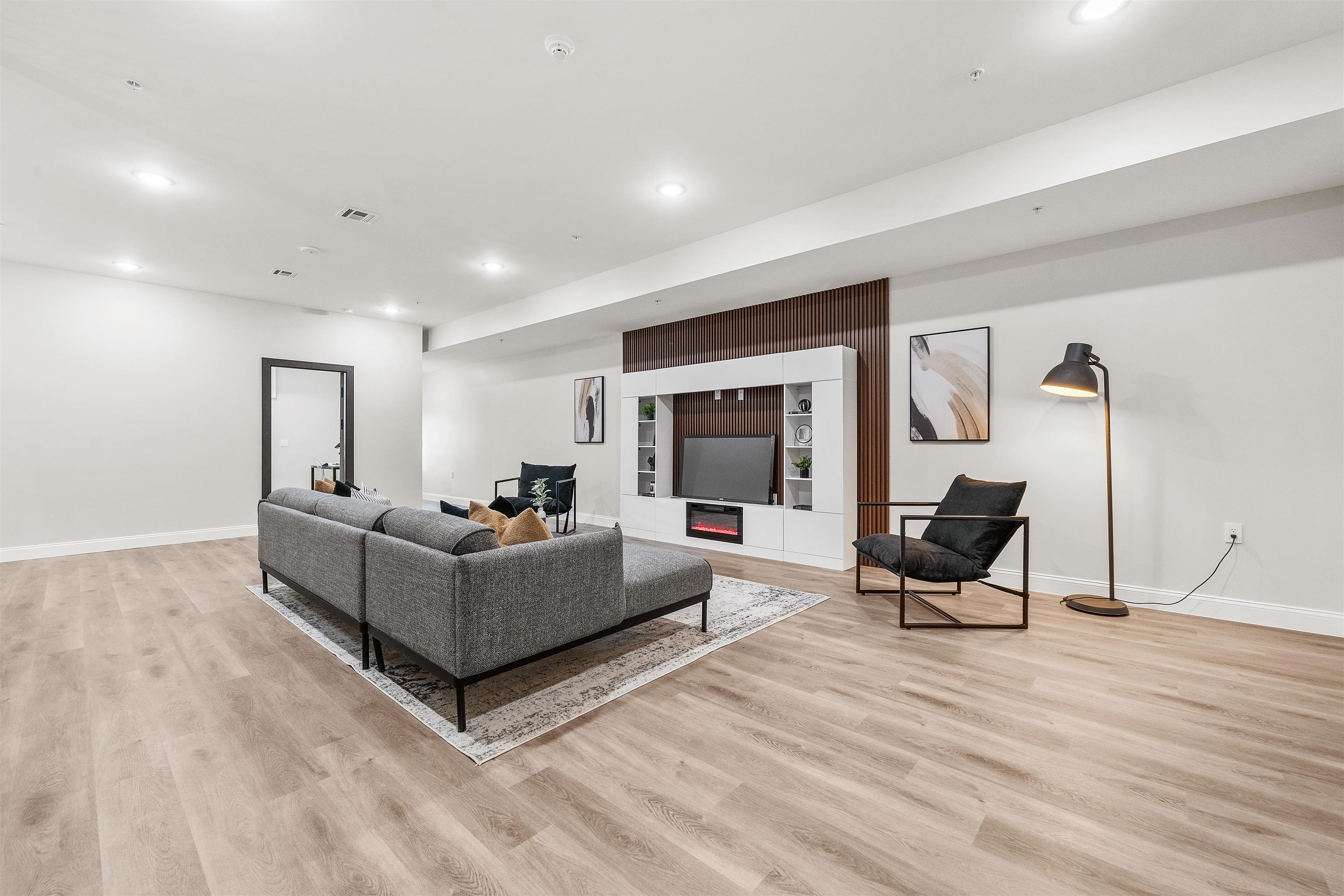 221 LIBERTY AVE Unit: 1