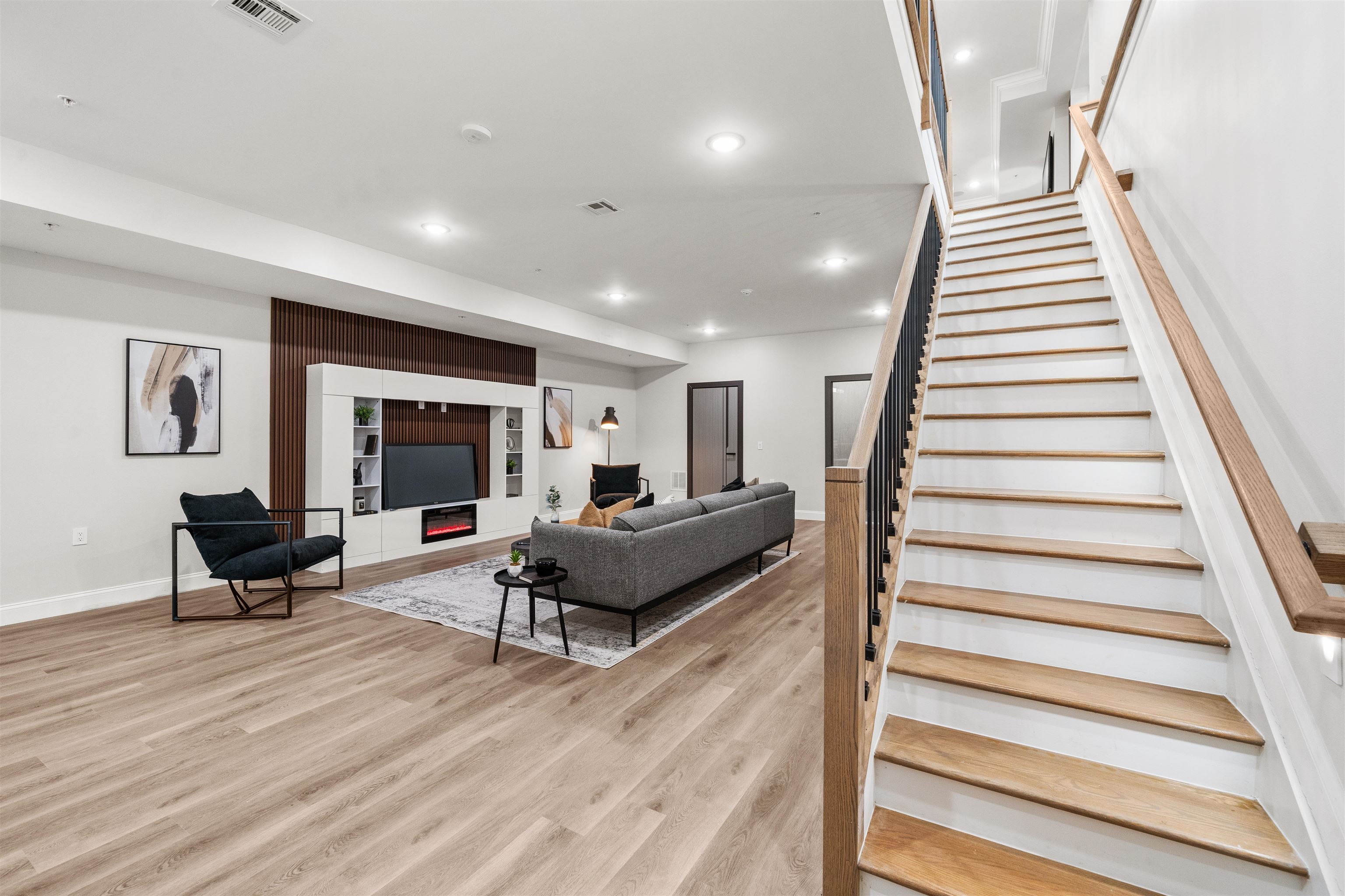221 LIBERTY AVE Unit: 1