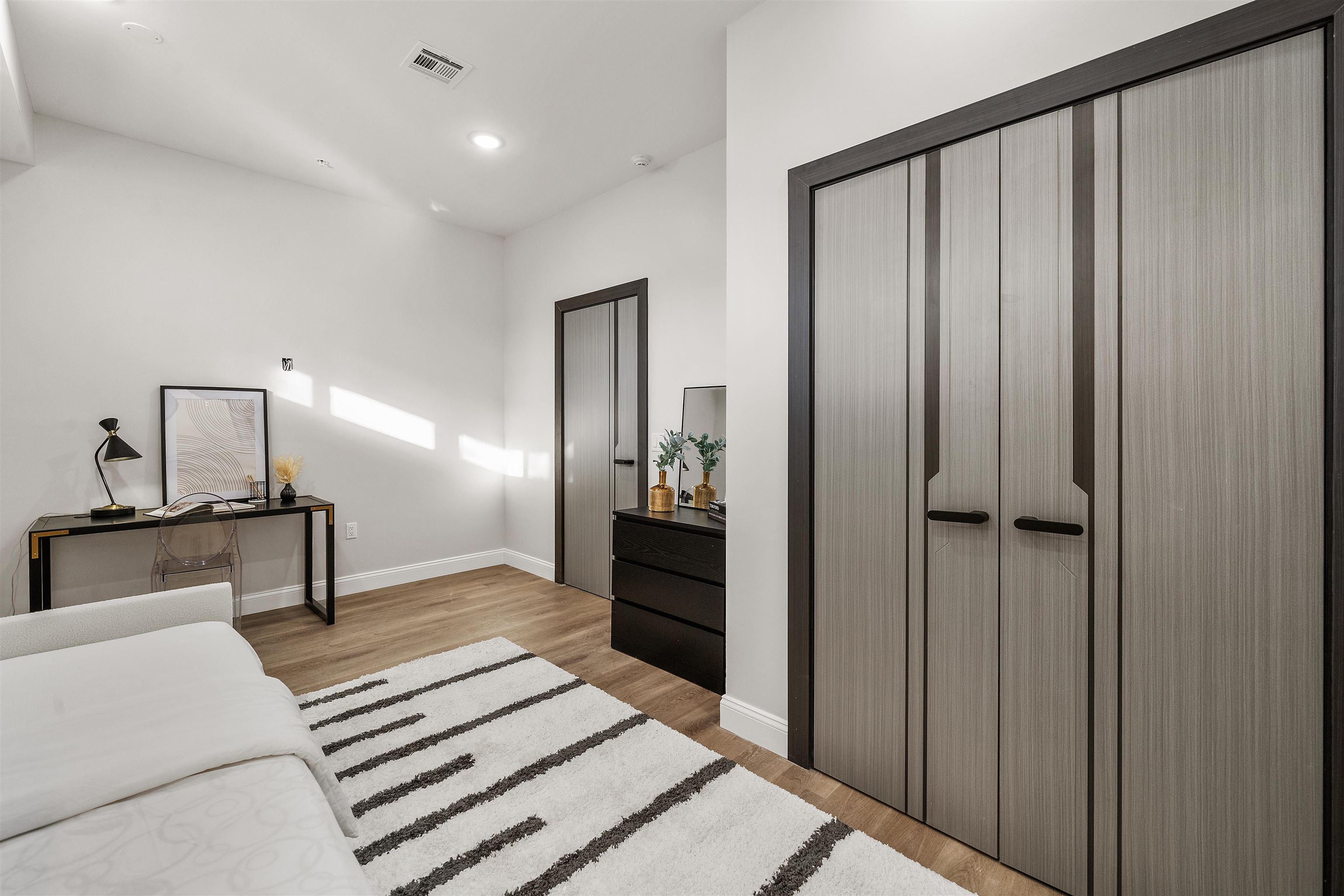 221 LIBERTY AVE Unit: 1