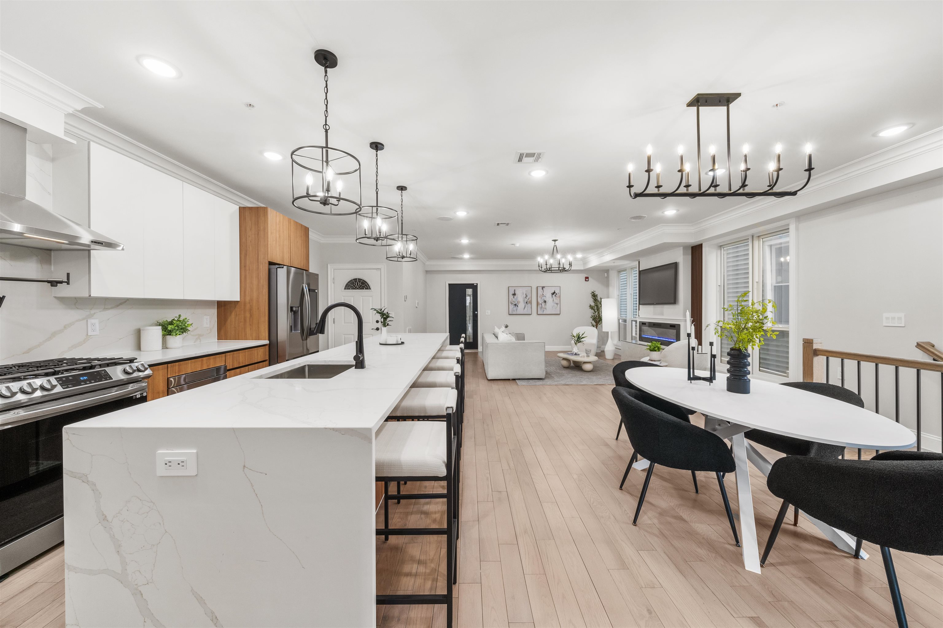 221 LIBERTY AVE Unit: 1