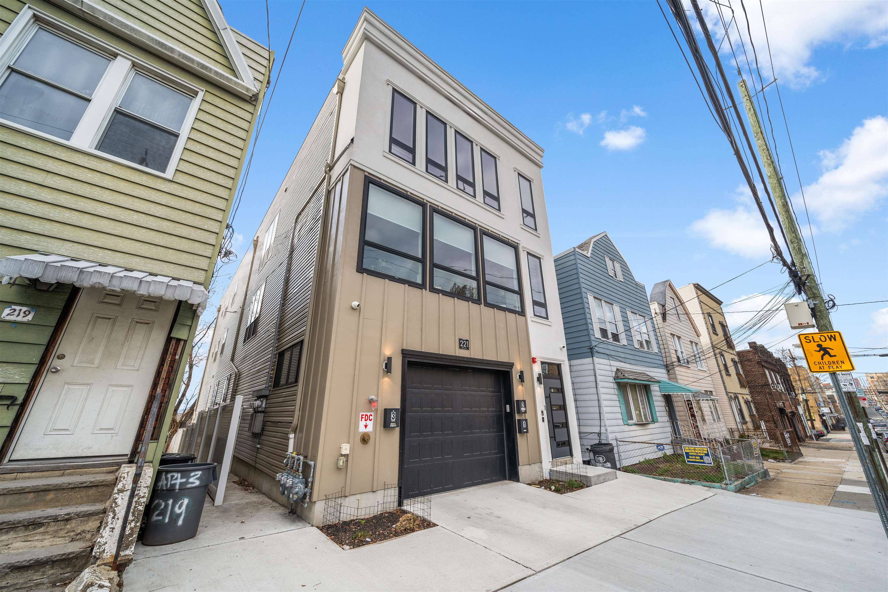 221 LIBERTY AVE Unit: 1