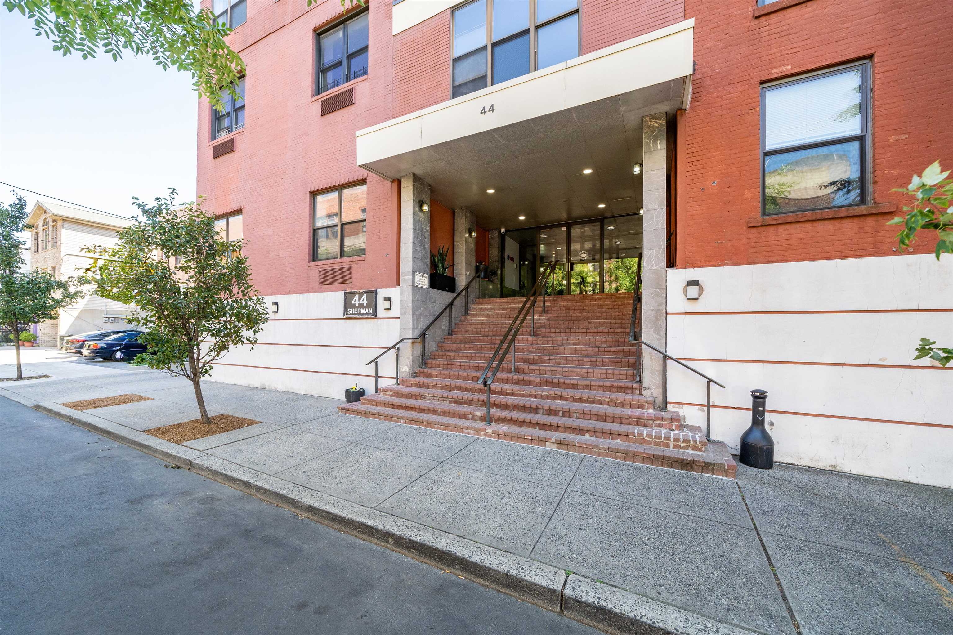 44 SHERMAN AVE Unit: C2