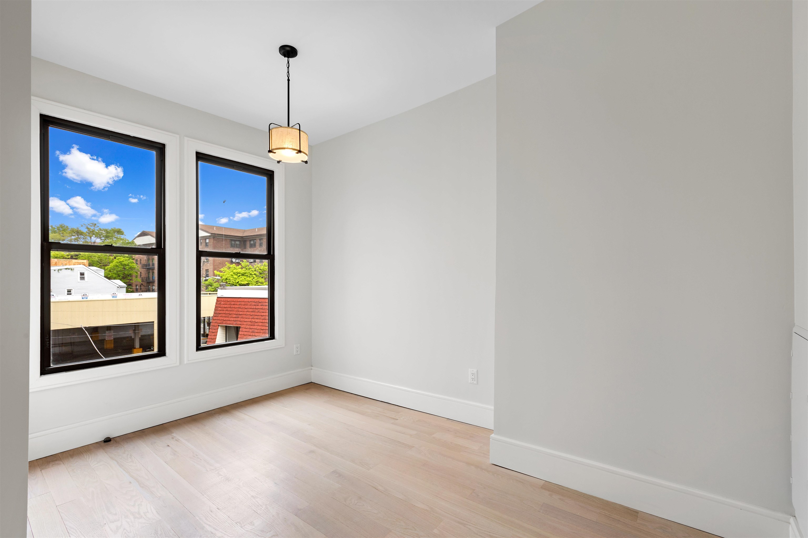 542 NEWARK AVE Unit: 3L
