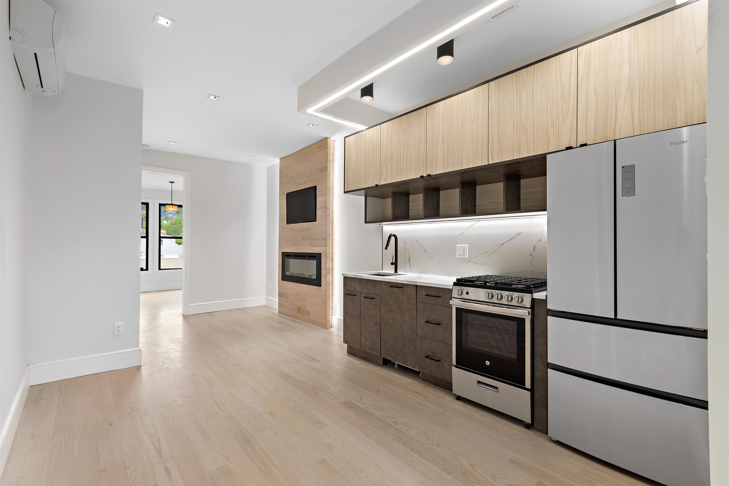542 NEWARK AVE Unit: 3L