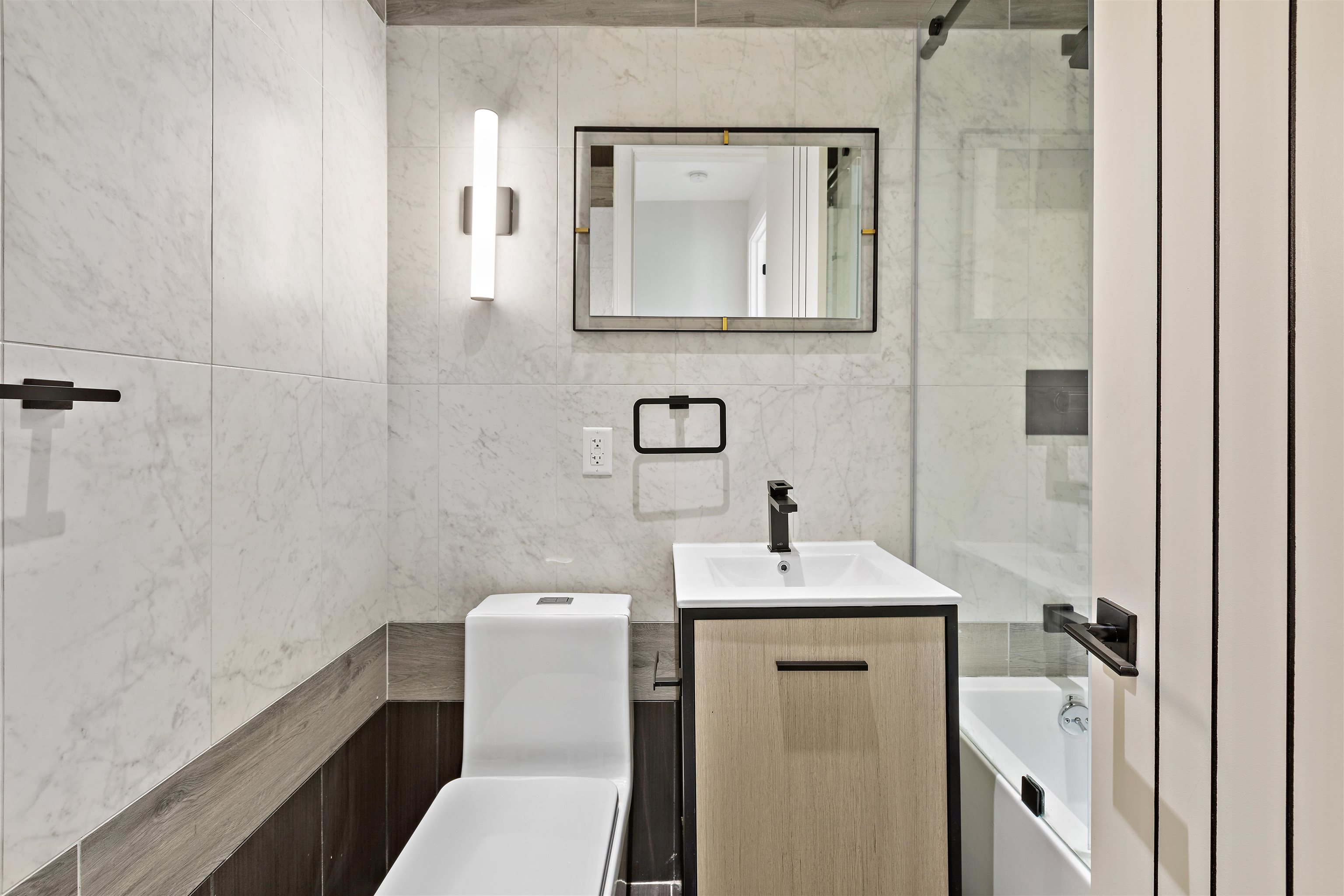 542 NEWARK AVE Unit: 3L