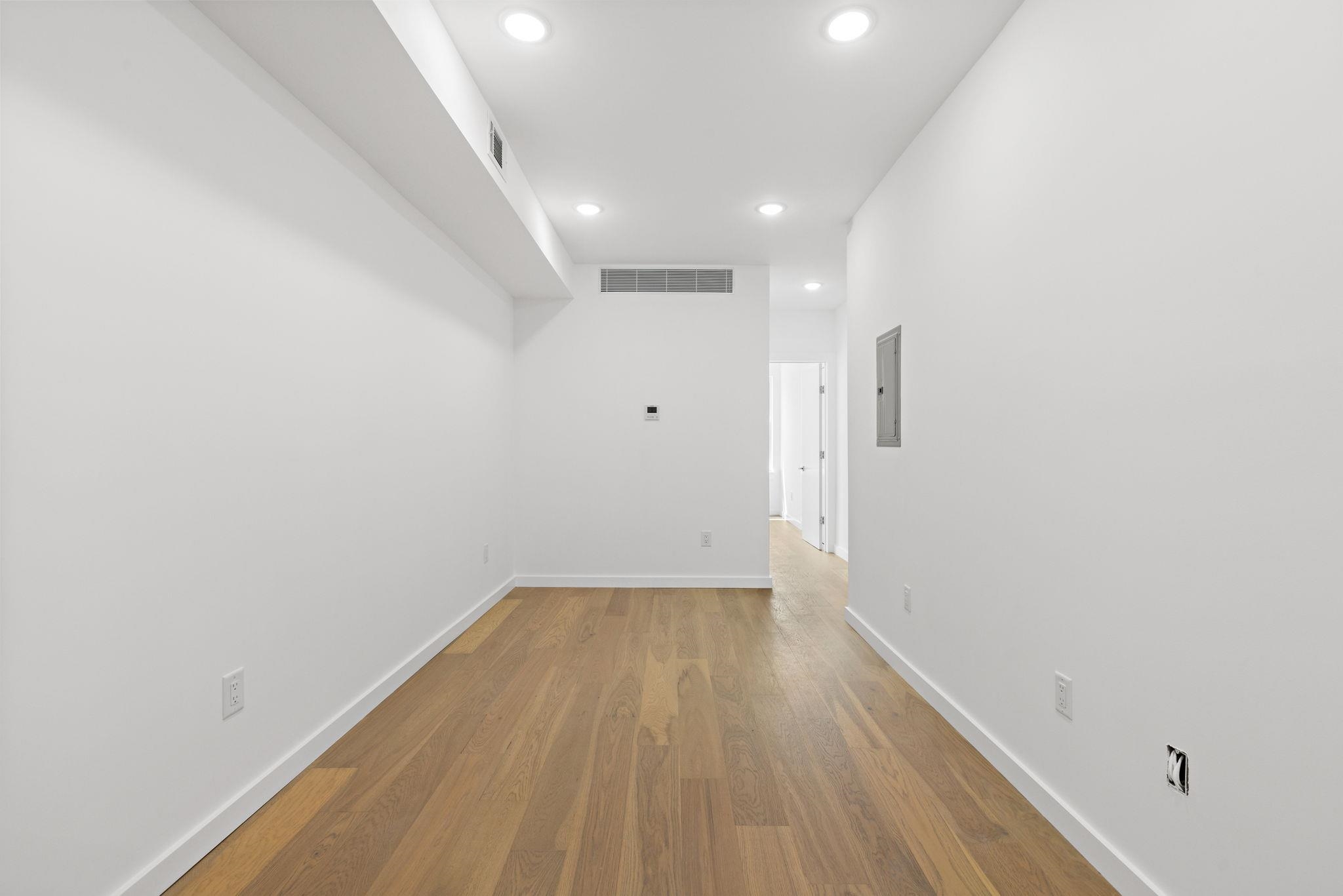 364 8TH ST Unit: 2R