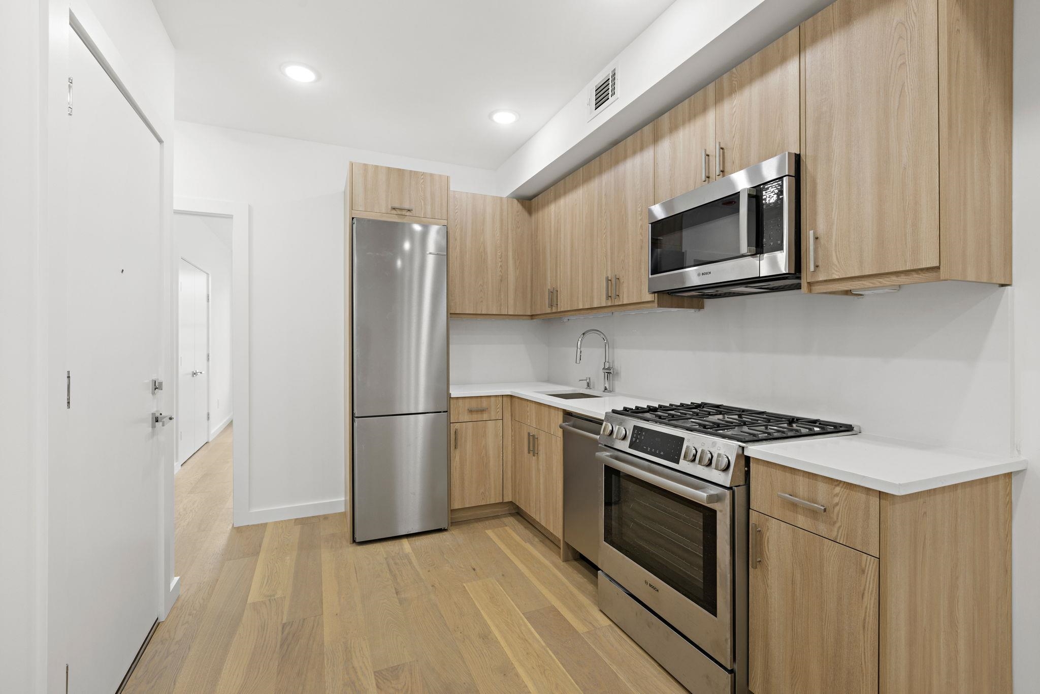 364 8TH ST Unit: 2R