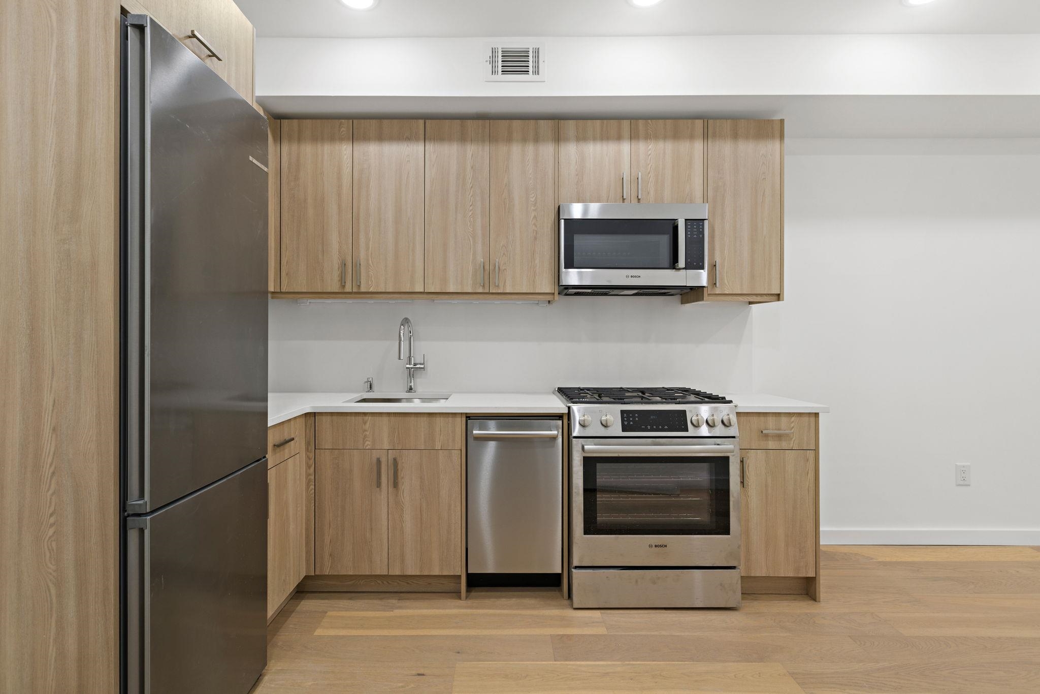 364 8TH ST Unit: 2R