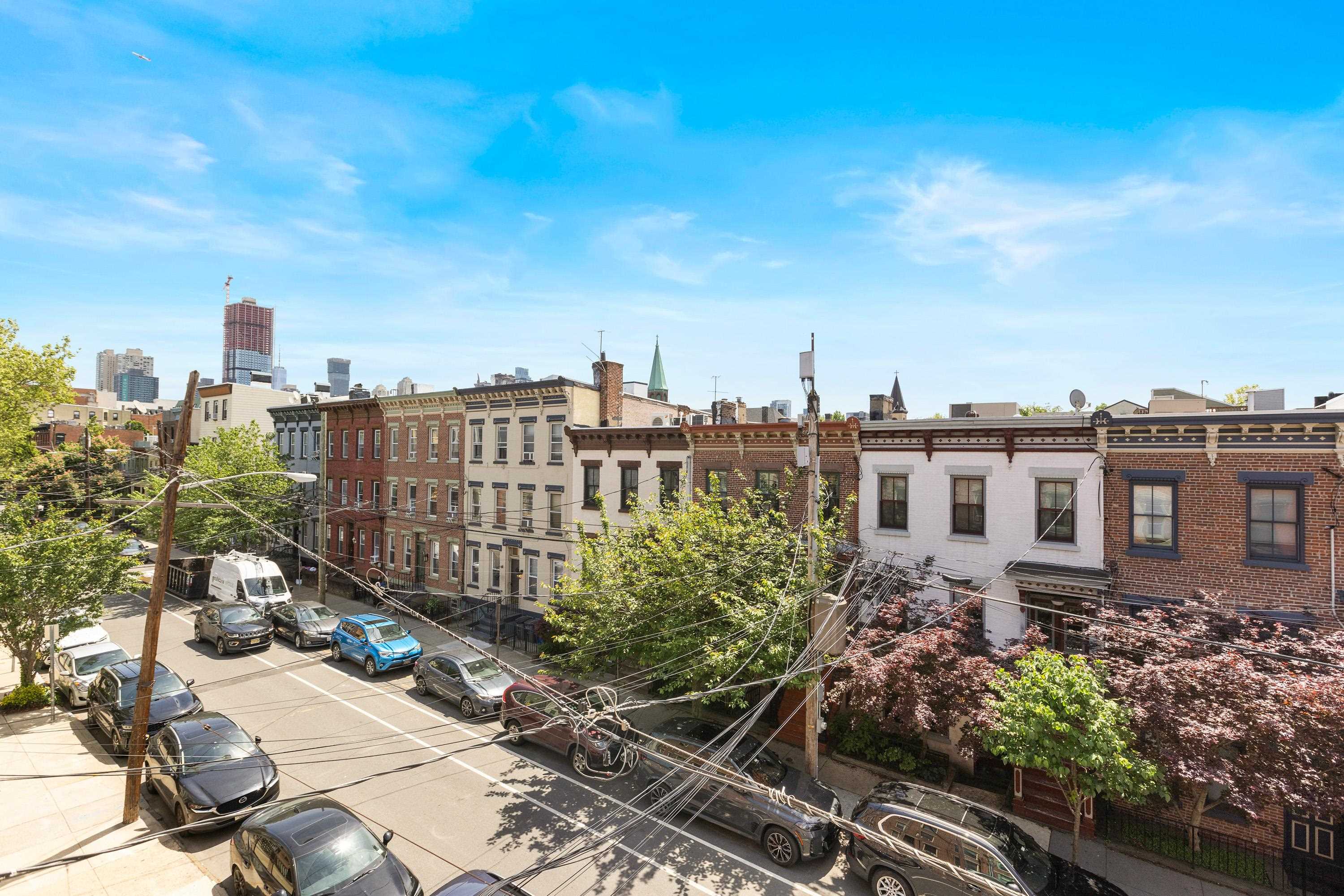 364 8TH ST Unit: 2R