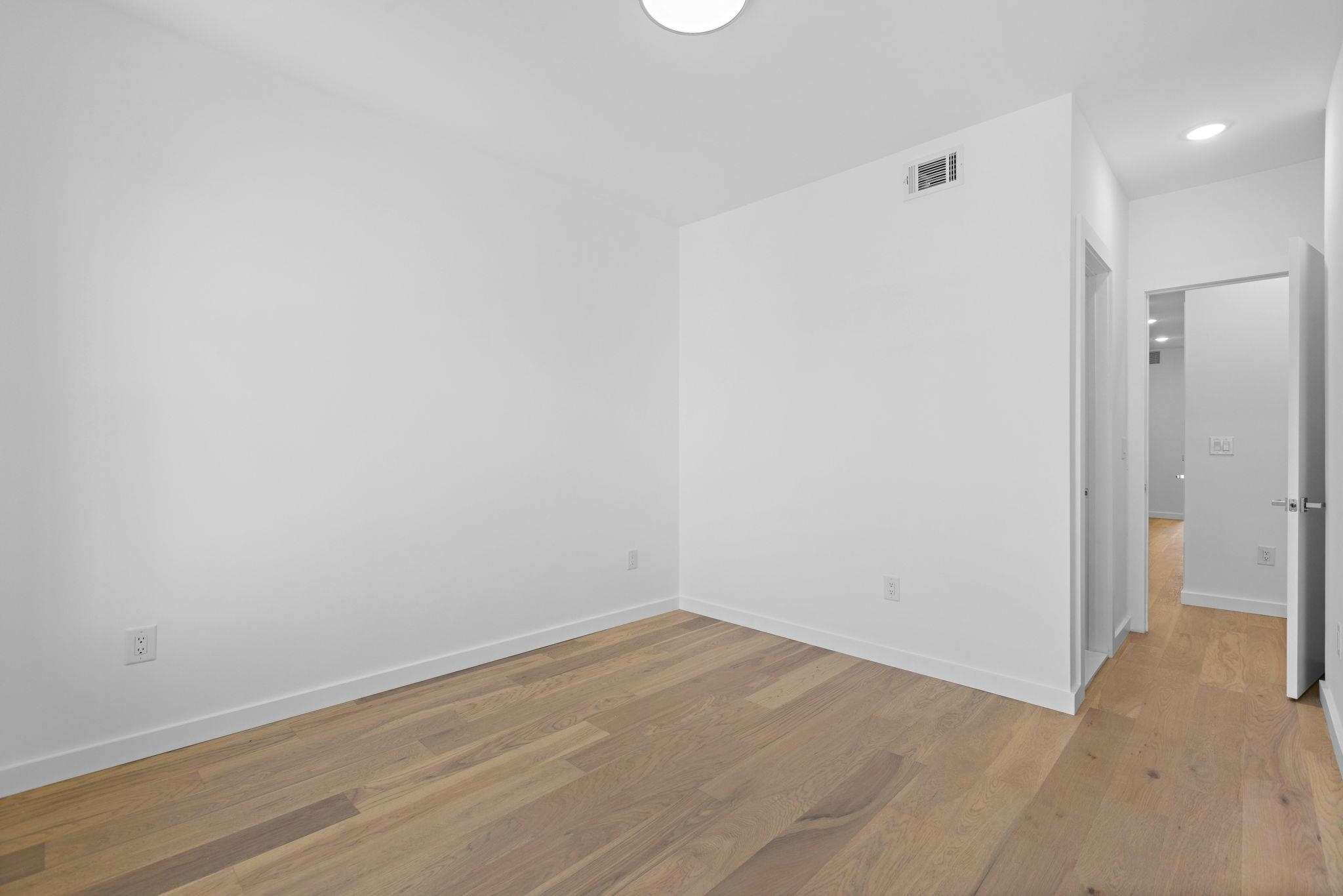 364 8TH ST Unit: 2R