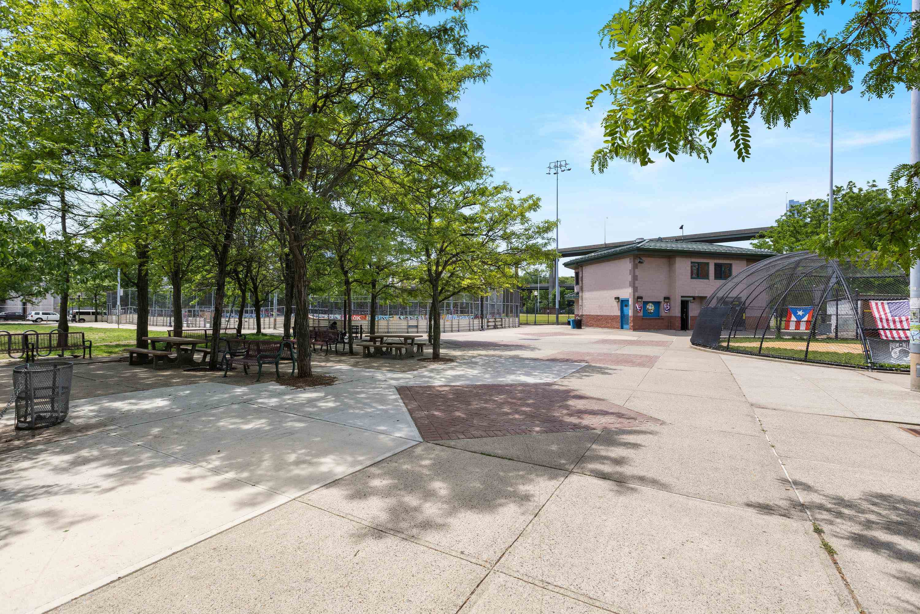 364 8TH ST Unit: 2R
