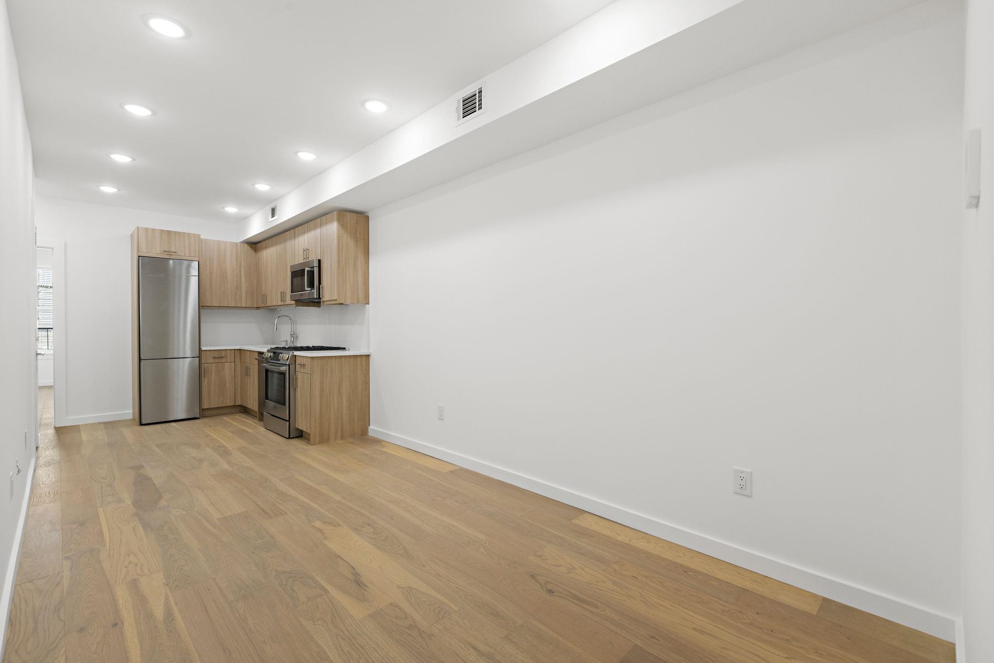 364 8TH ST Unit: 2R