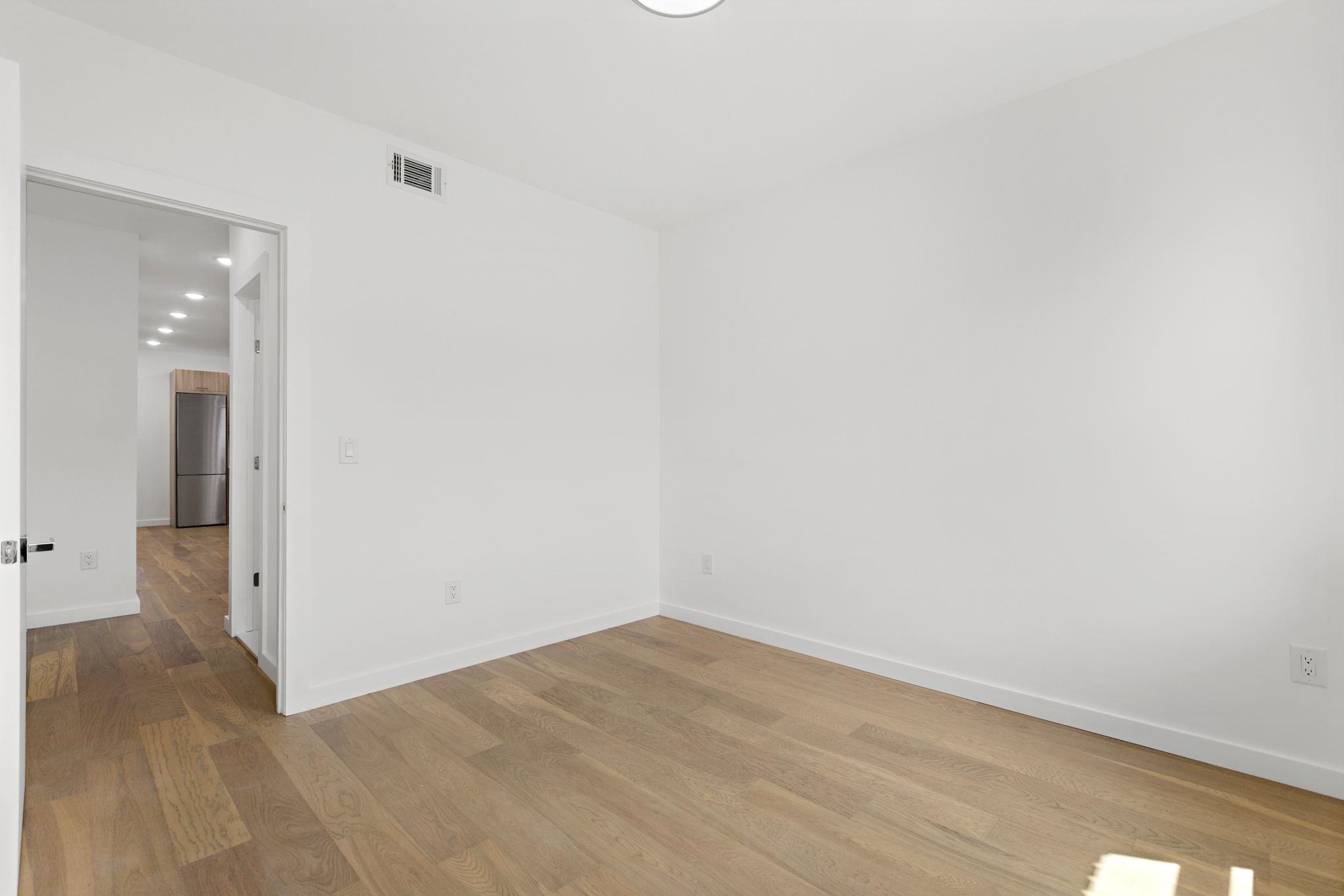 364 8TH ST Unit: 2R