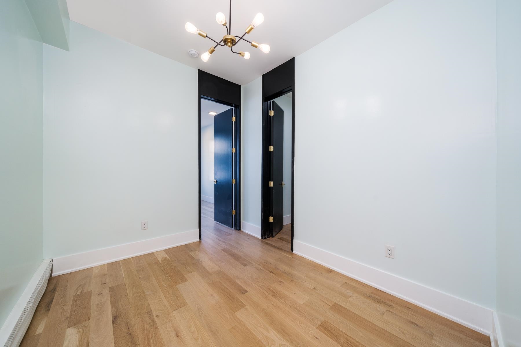 541 NEWARK AVE Unit: 3R
