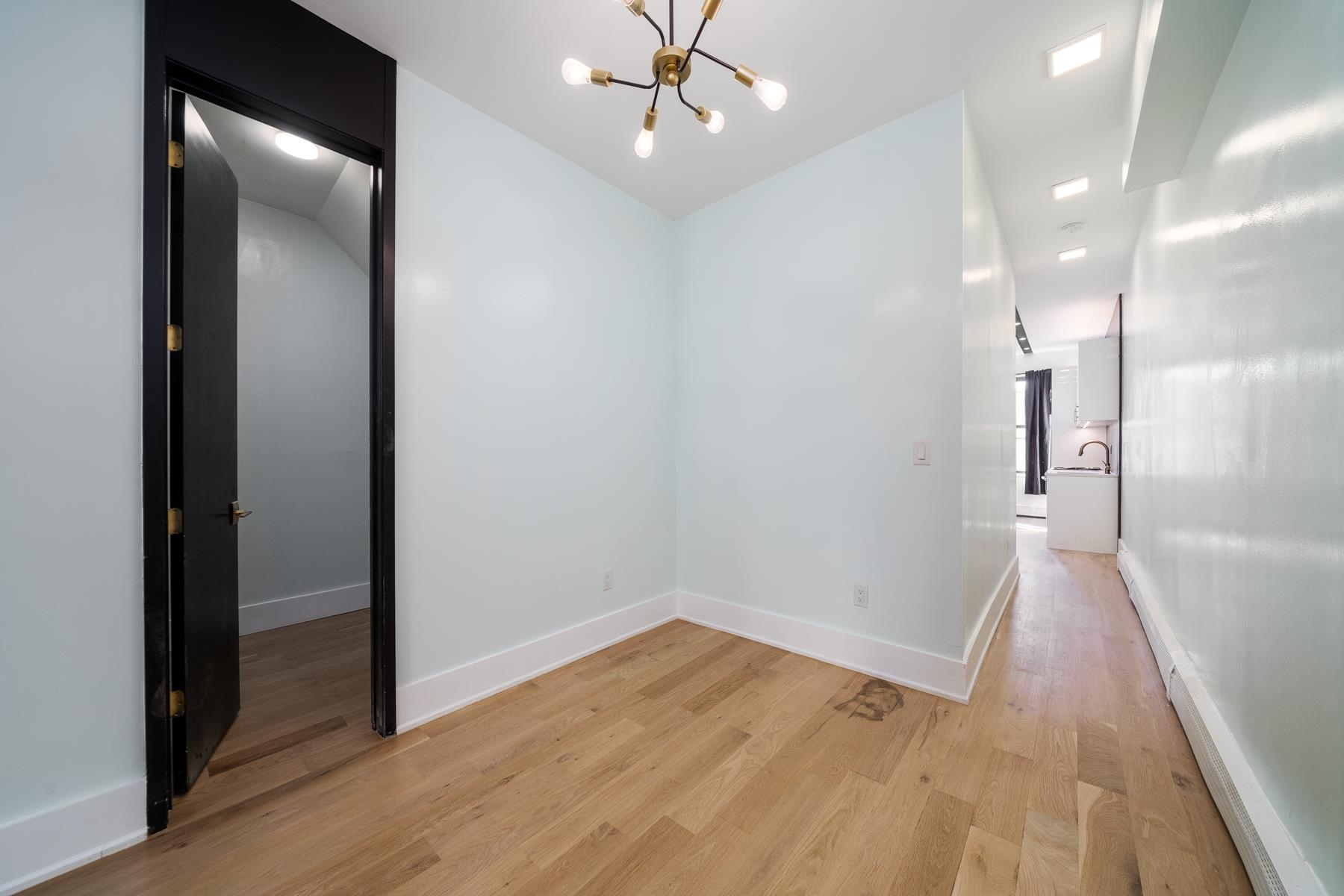 541 NEWARK AVE Unit: 3R