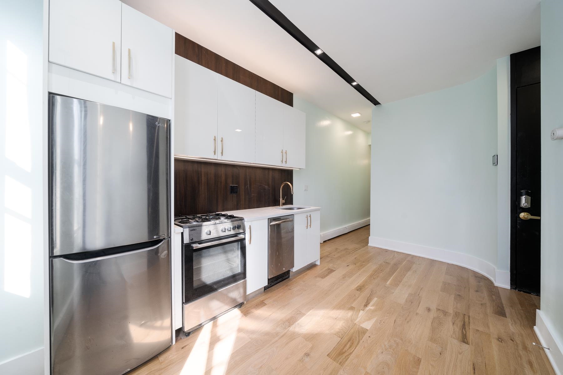 541 NEWARK AVE Unit: 3R