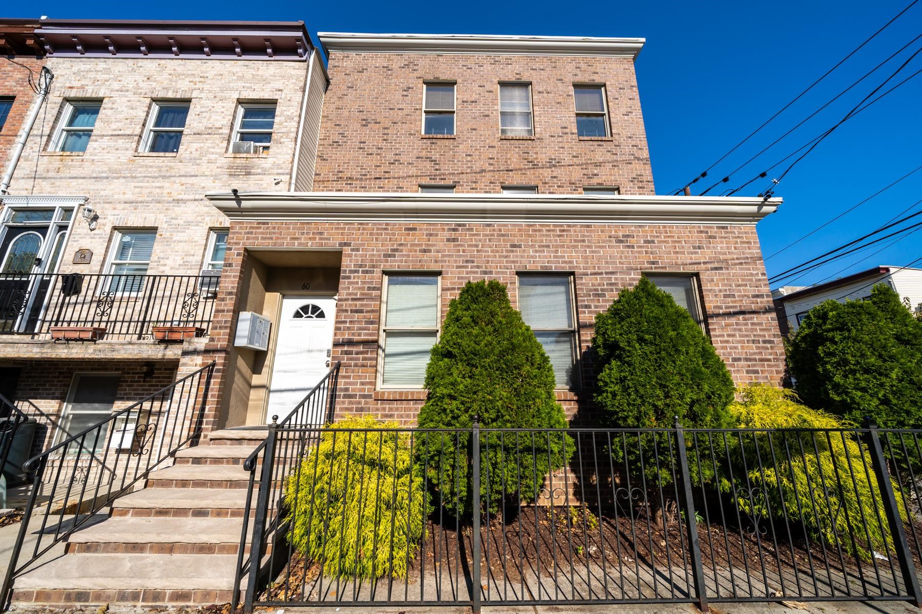 60 LAFAYETTE ST Unit: 2