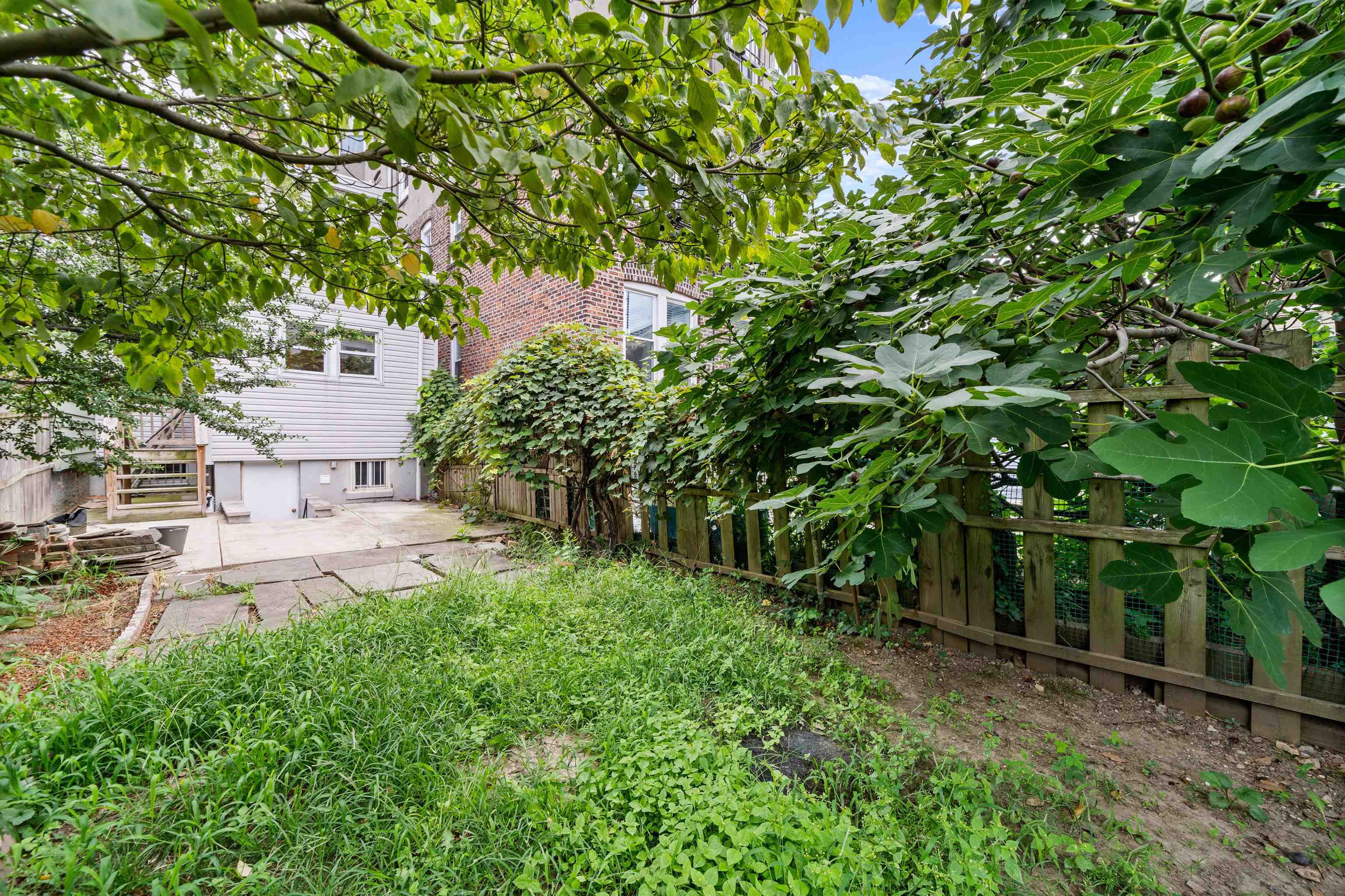 309 SUMMIT AVE