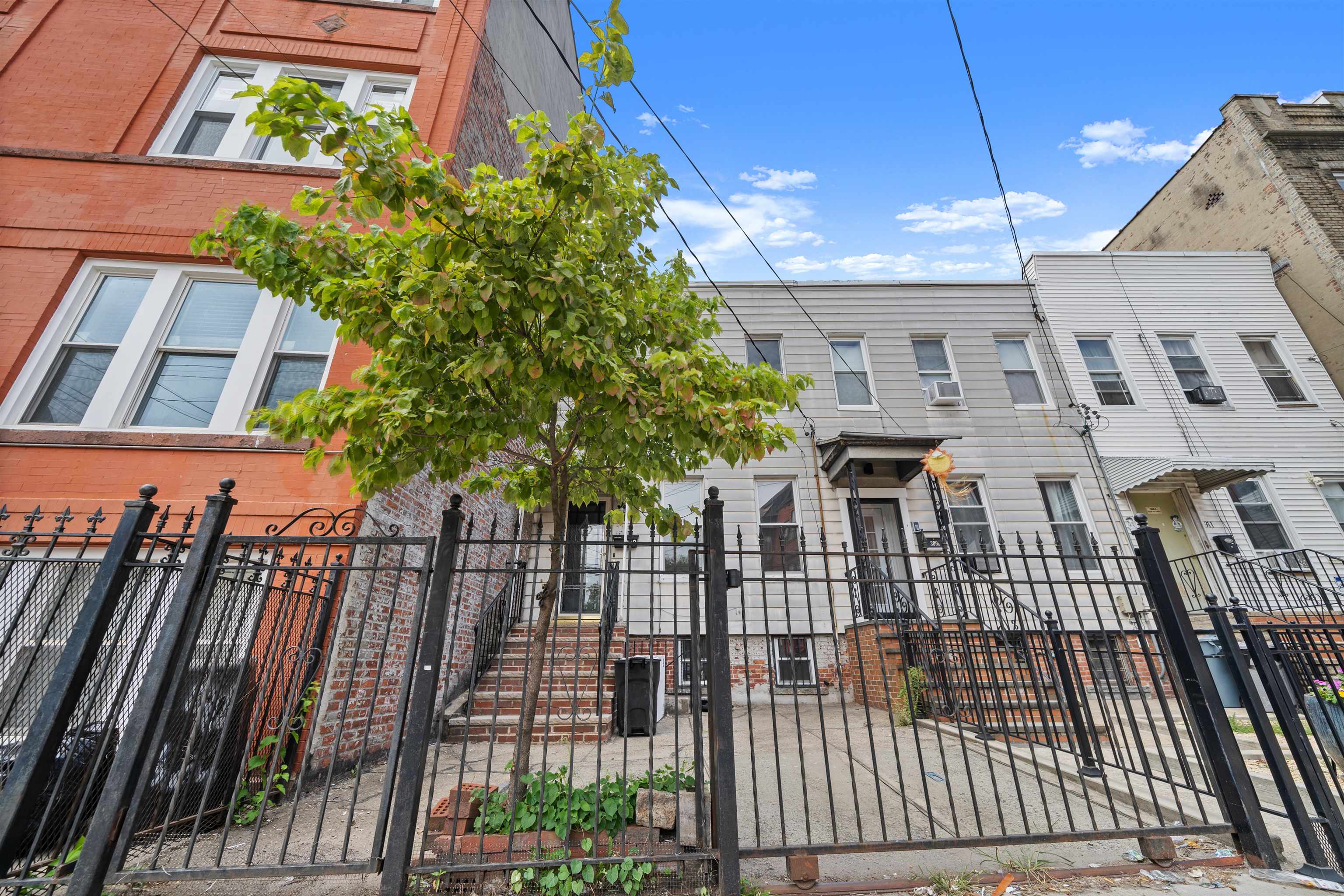 309 SUMMIT AVE
