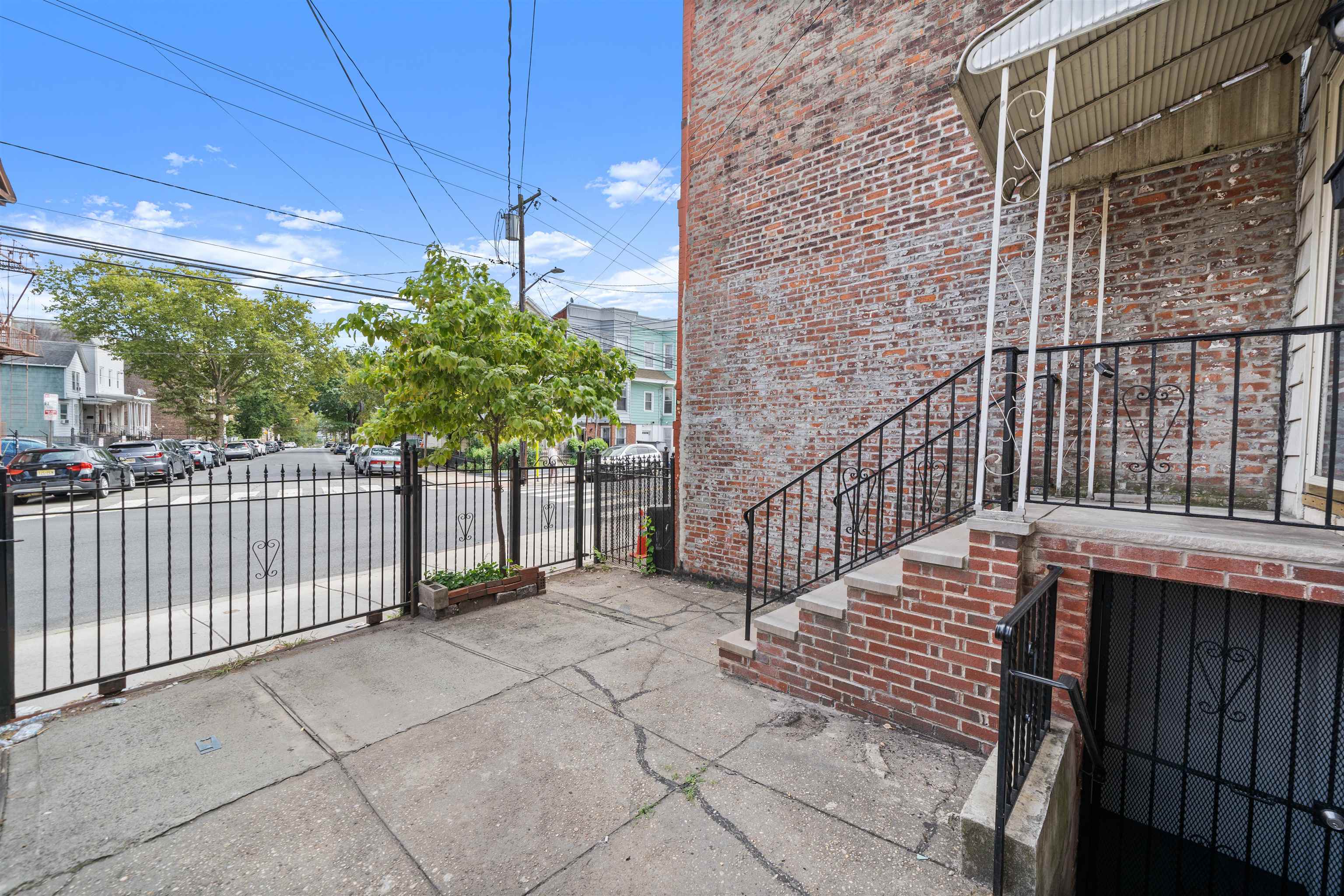 309 SUMMIT AVE