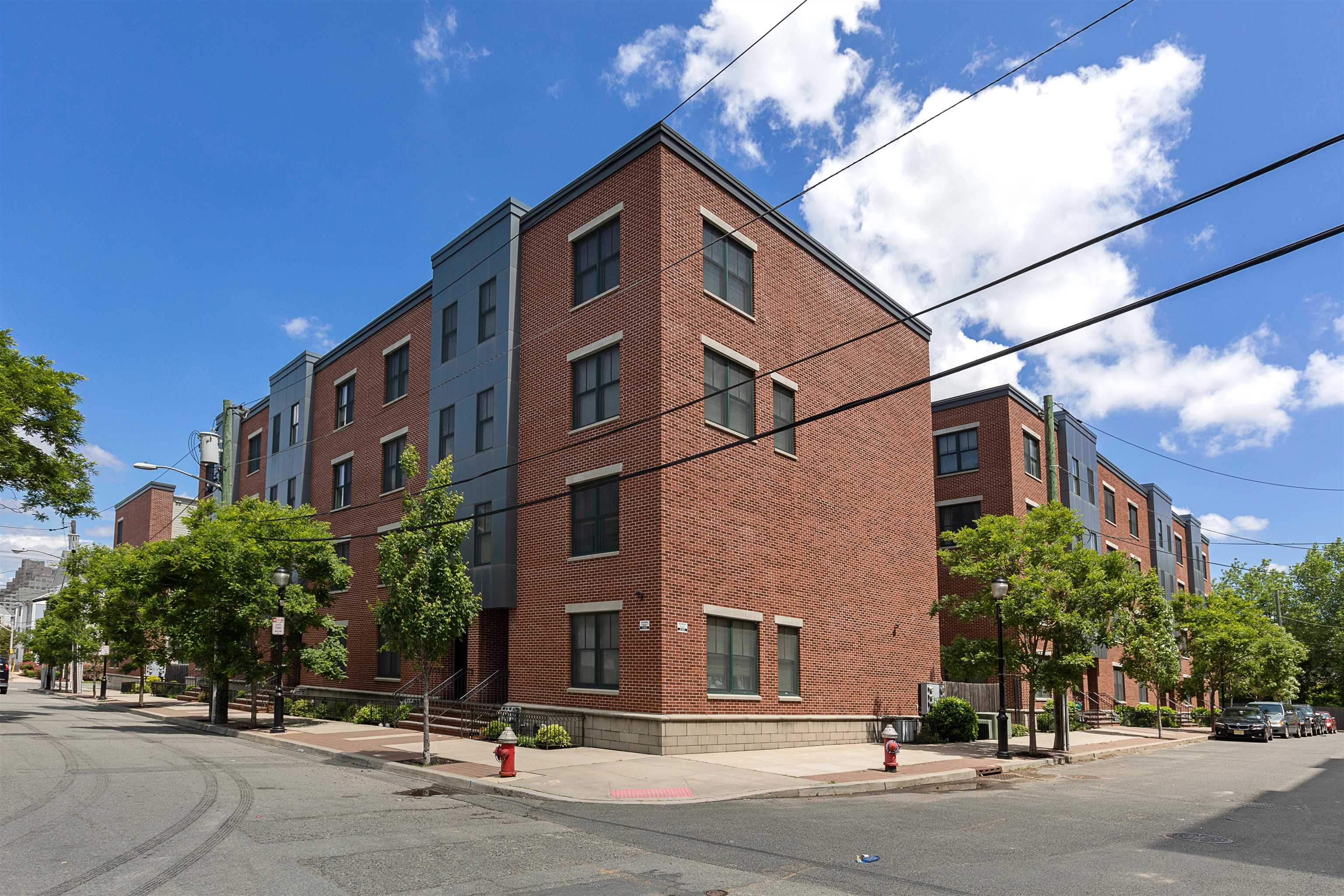 443-1 WHITON ST Unit: 1